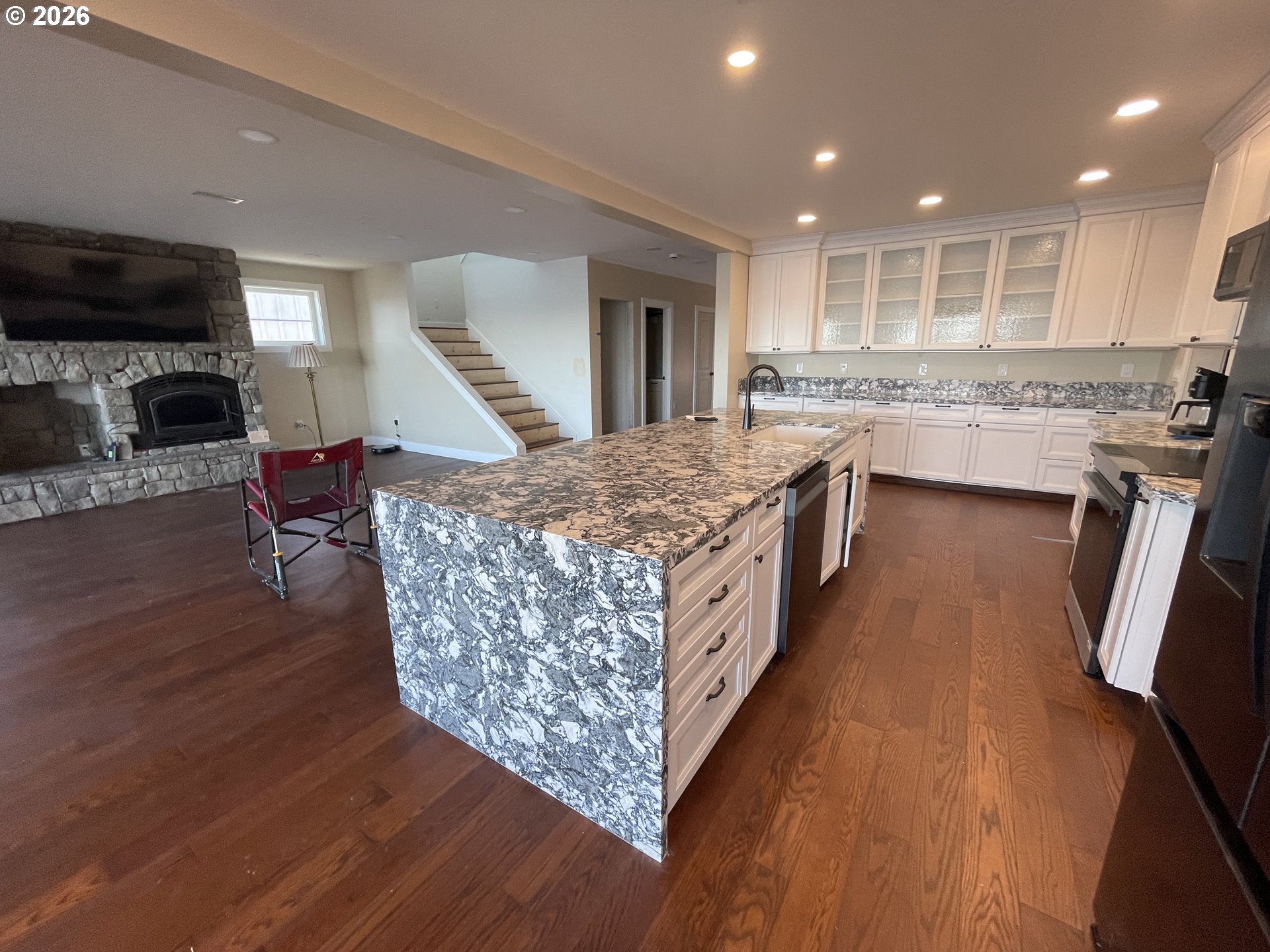 360 2nd St Property Photo 12