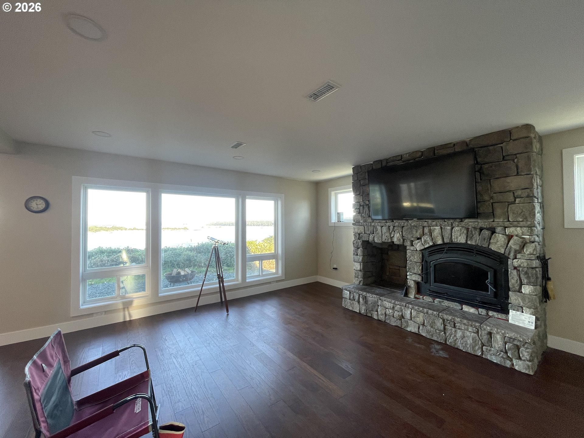 360 2nd St Property Photo 13
