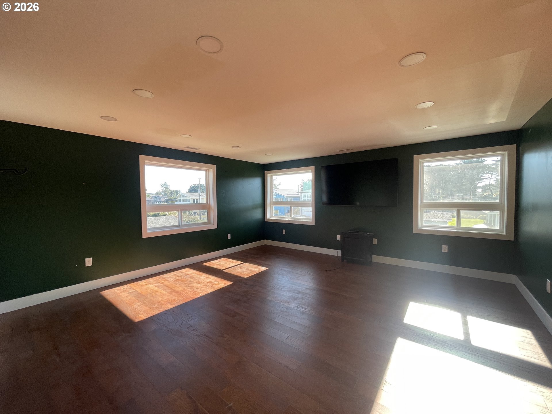 360 2nd St Property Photo 22