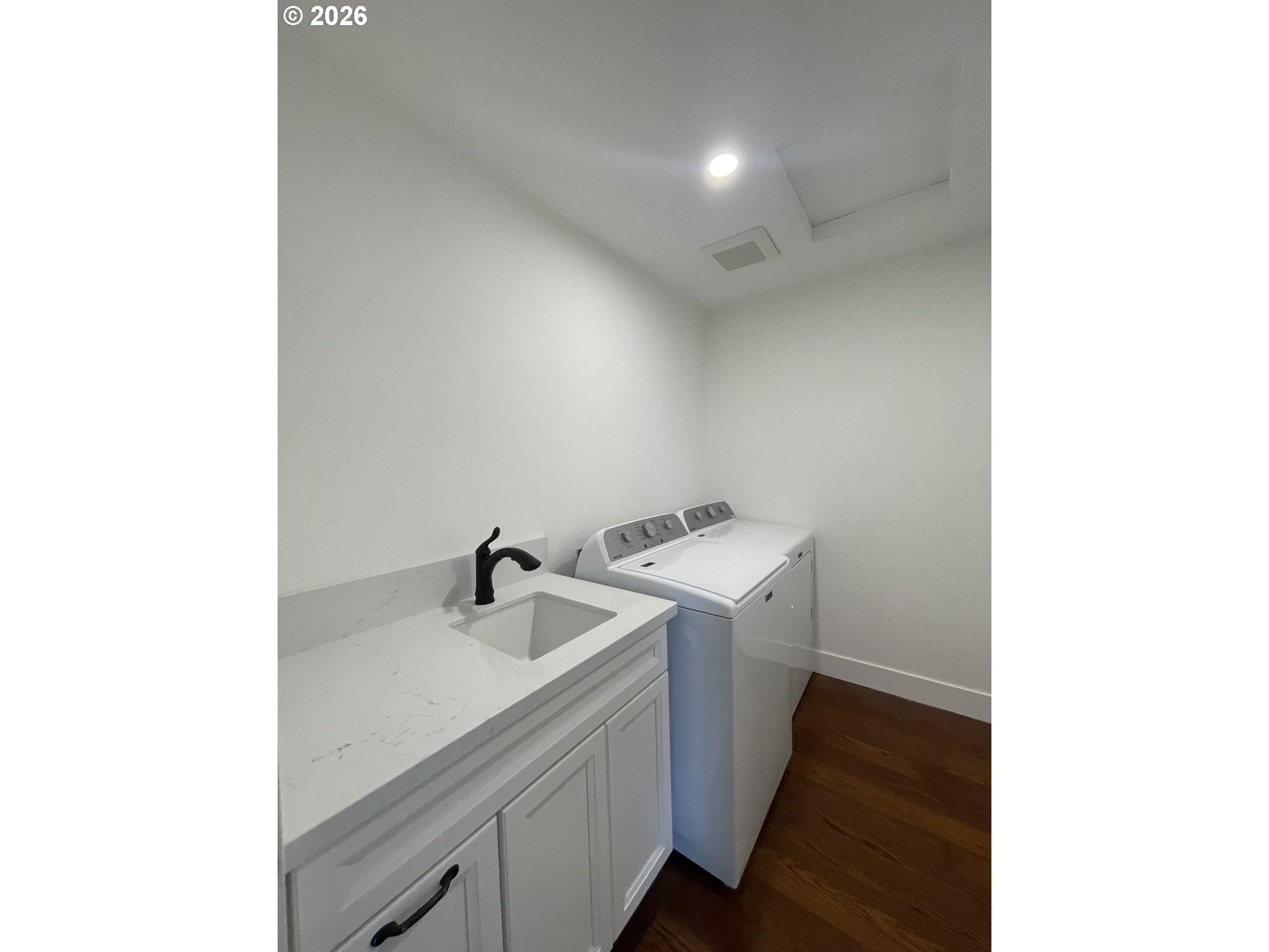 360 2nd St Property Photo 23