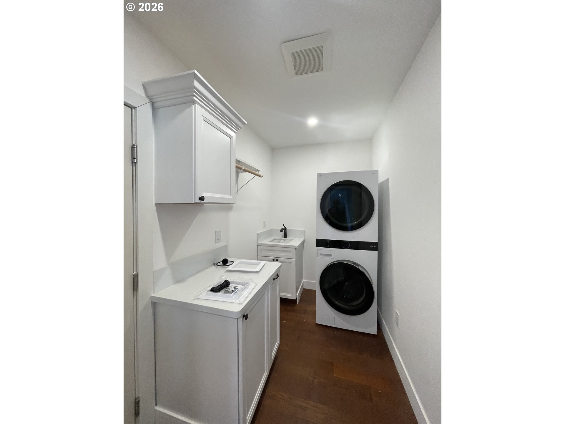 360 2nd St Property Photo 26