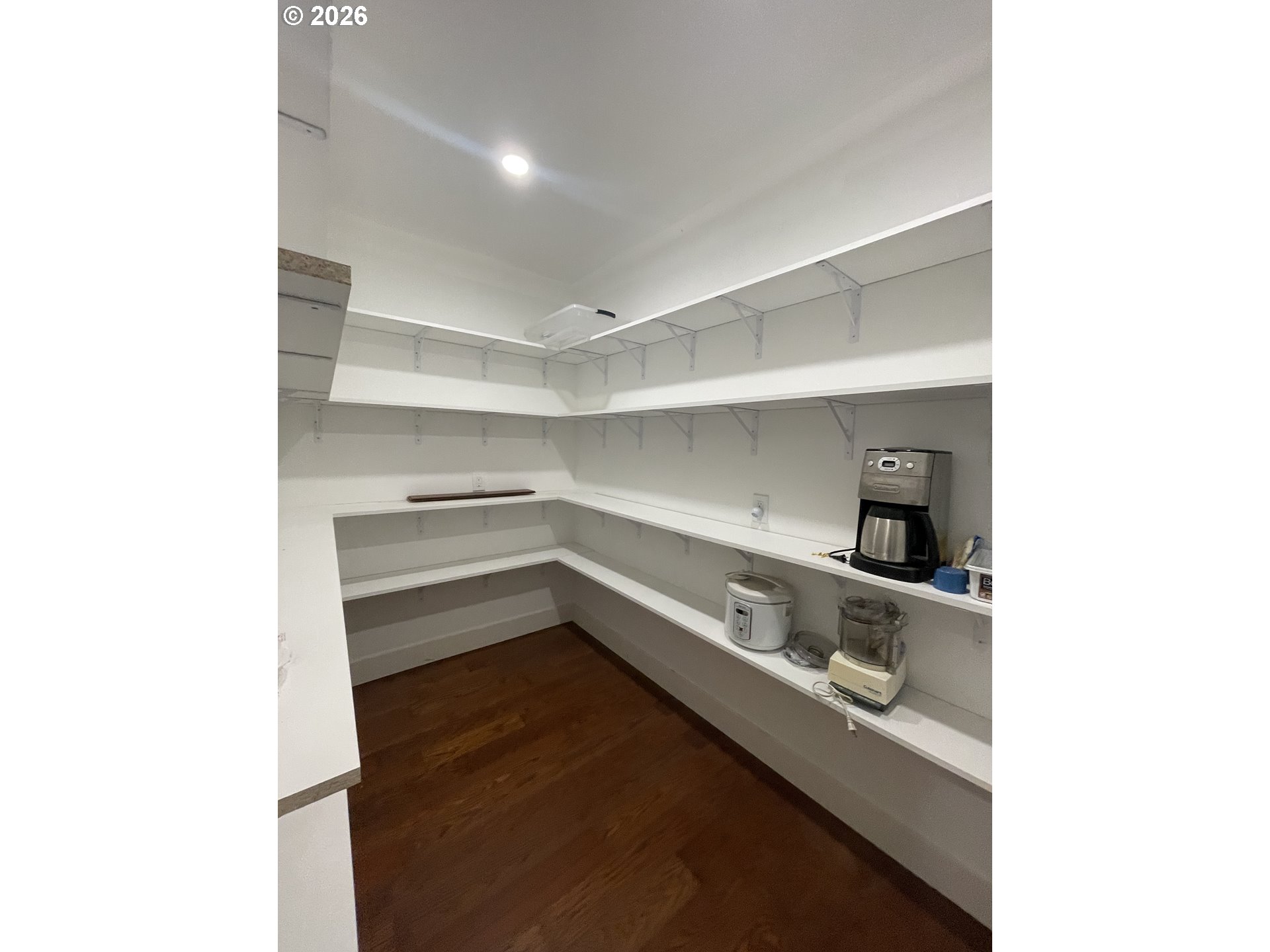360 2nd St Property Photo 27