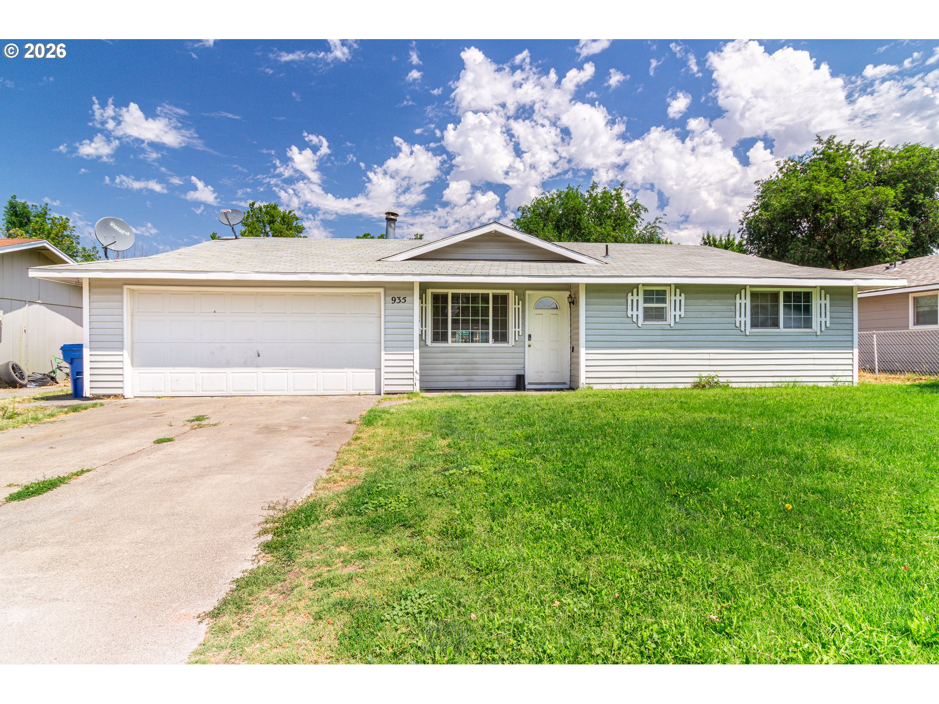 935 E GLADYS AVE Property Photo 1