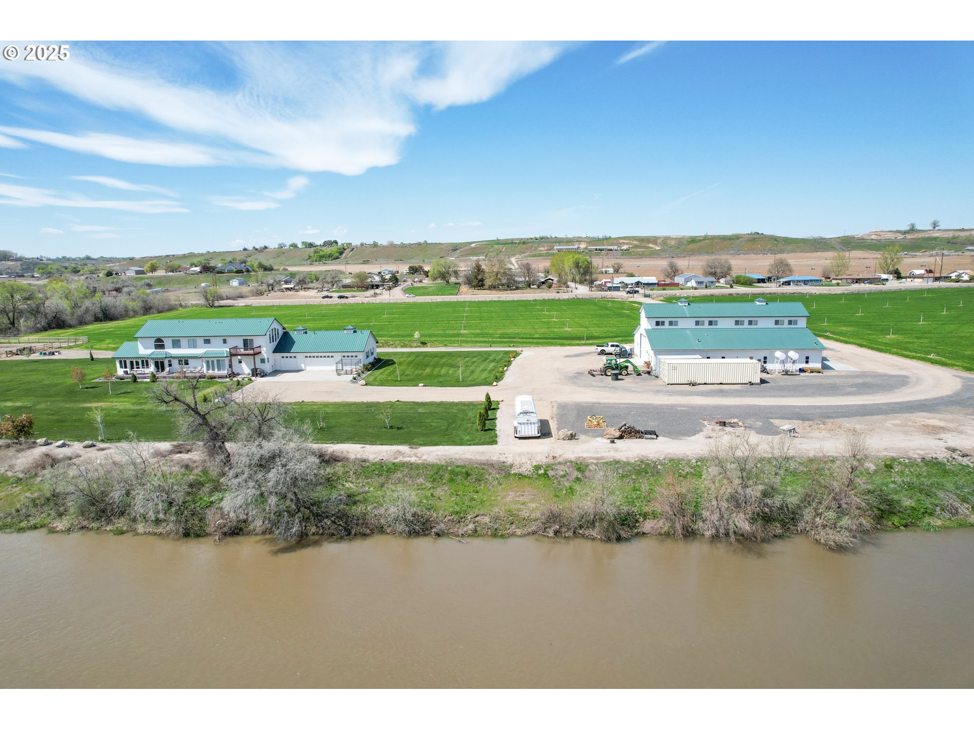 4460 Highway 201 Property Photo 1