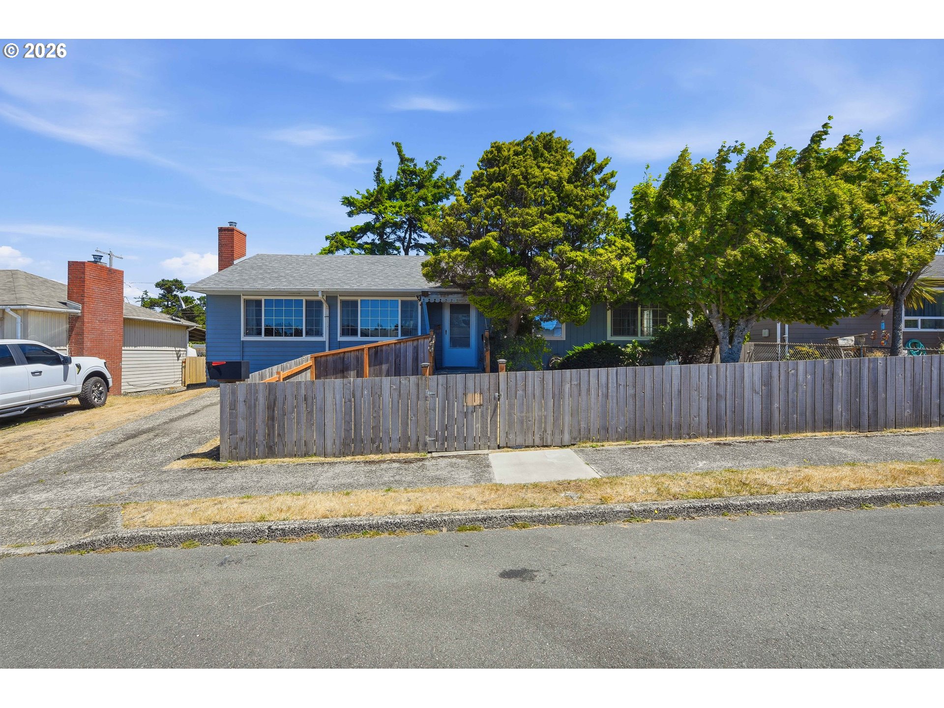 1669 JOHNSON ST Property Photo 1