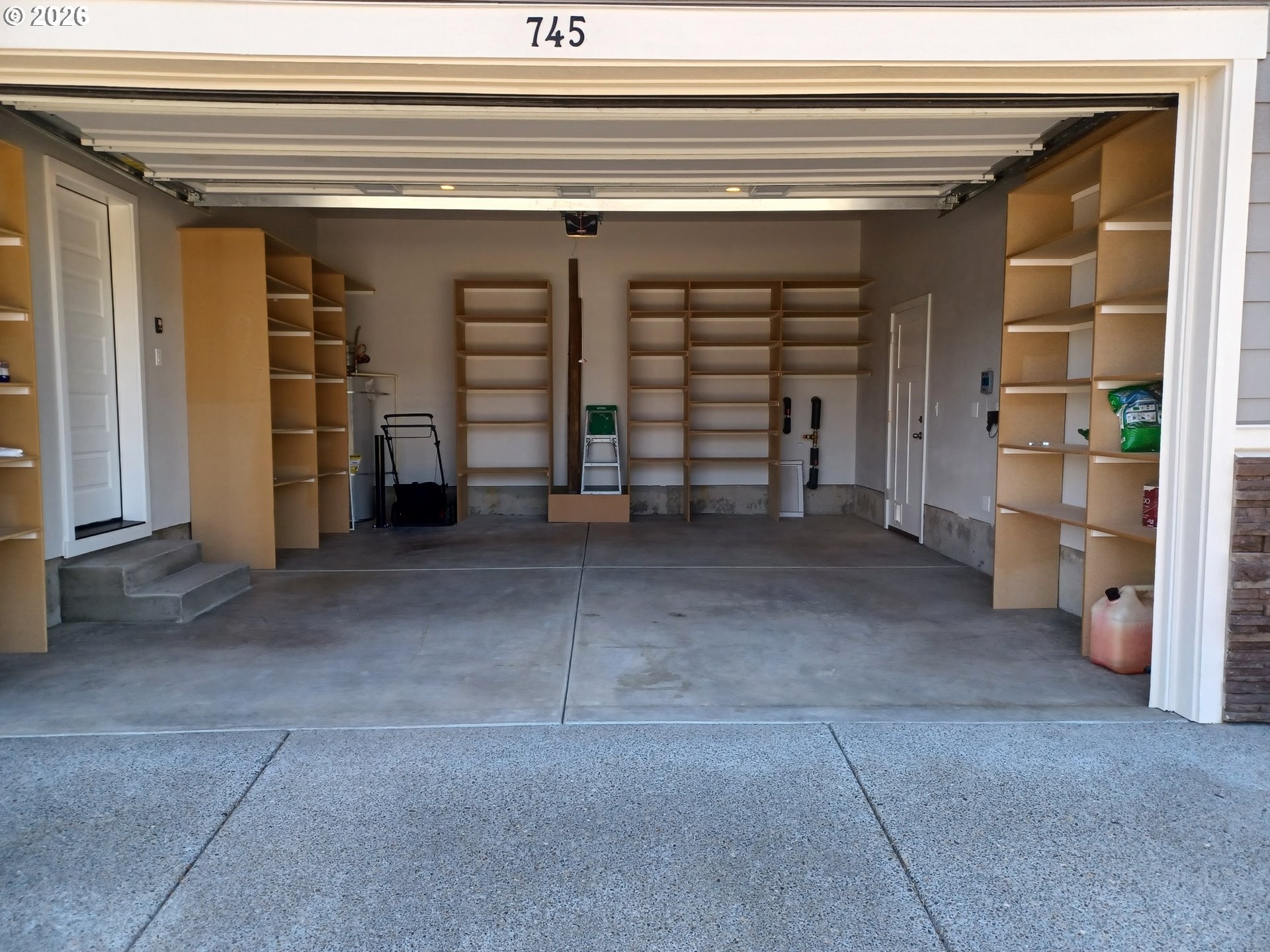 745 E Wilson St Property Photo 2