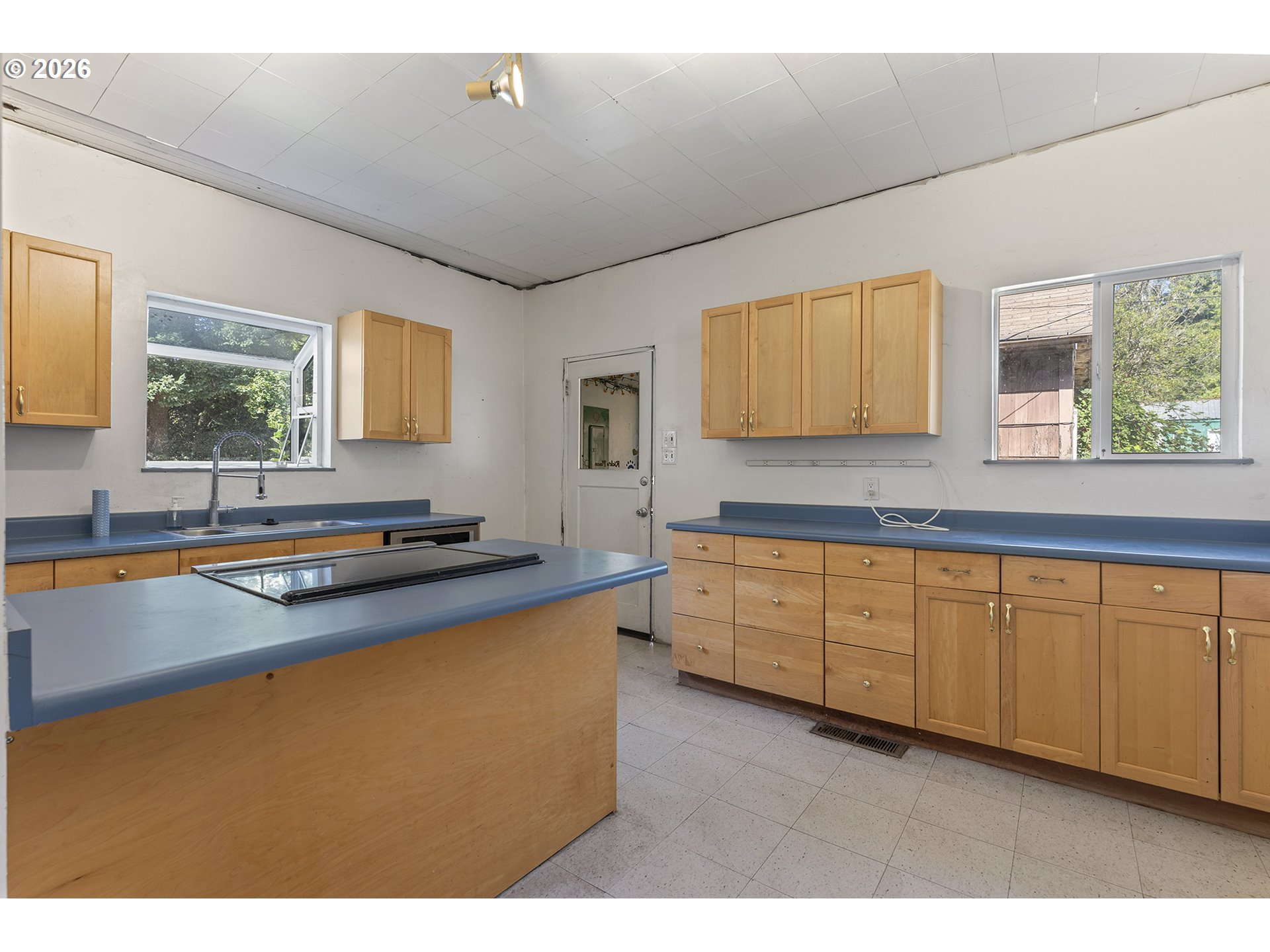 12295 Sw Boones Ferry Rd Property Photo 10