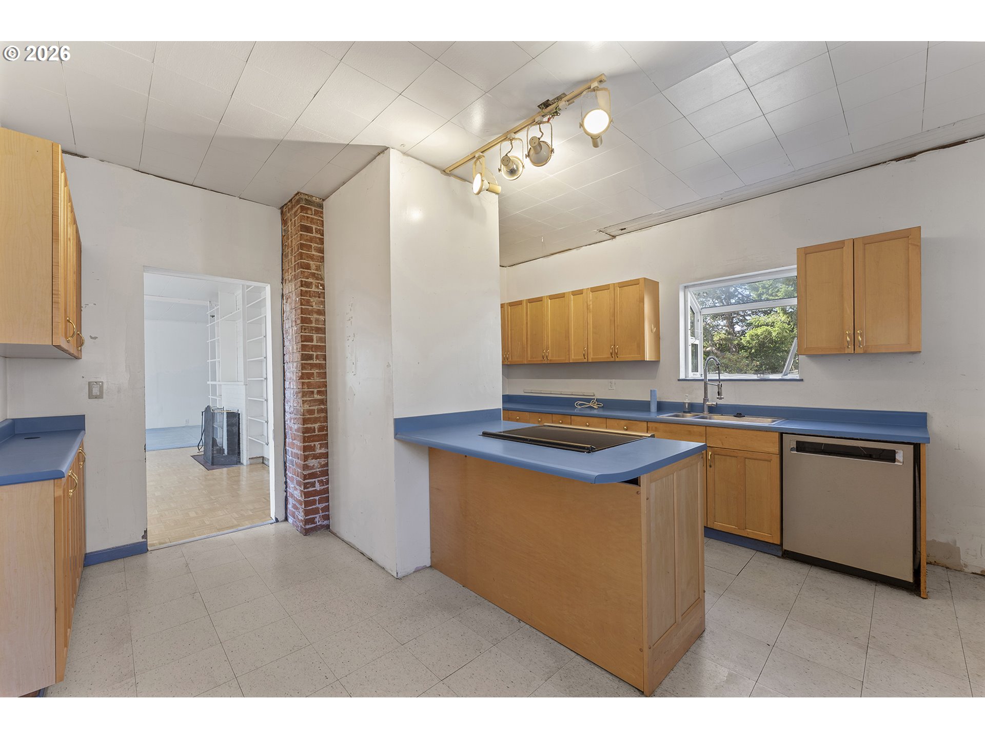 12295 Sw Boones Ferry Rd Property Photo 11