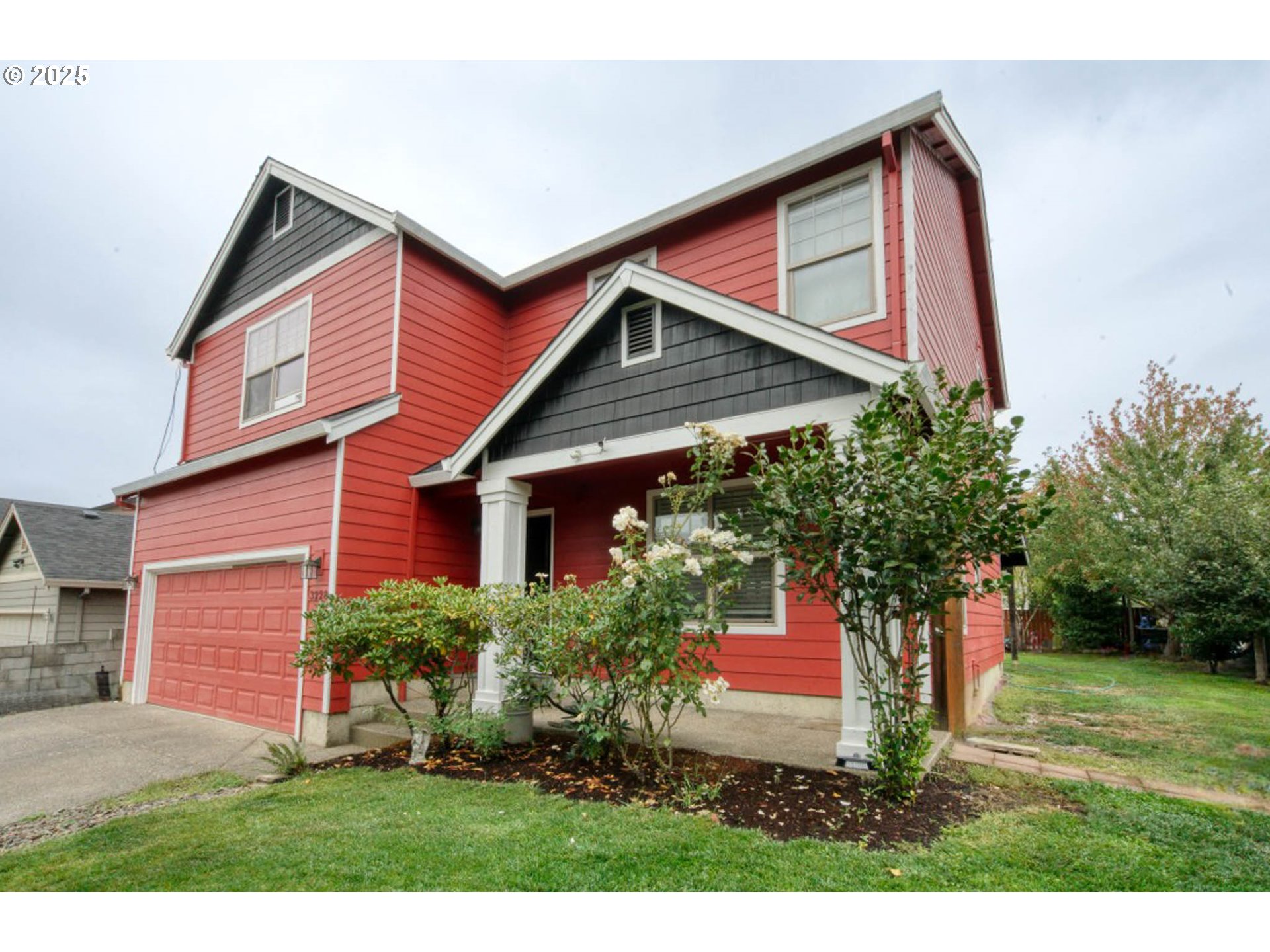 3228 NE DAFFODIL DR