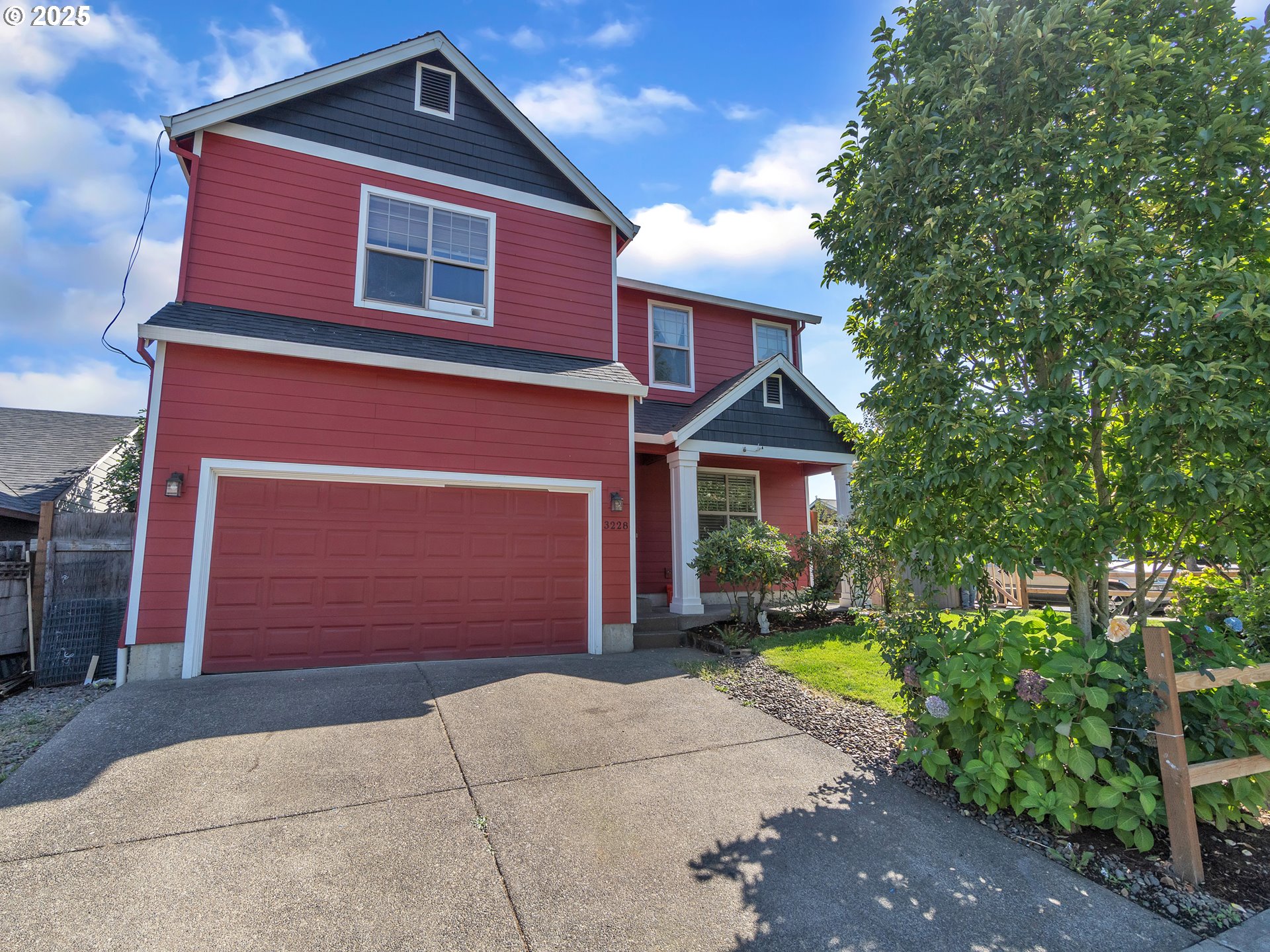 3228 Ne Daffodil Dr Property Photo 4