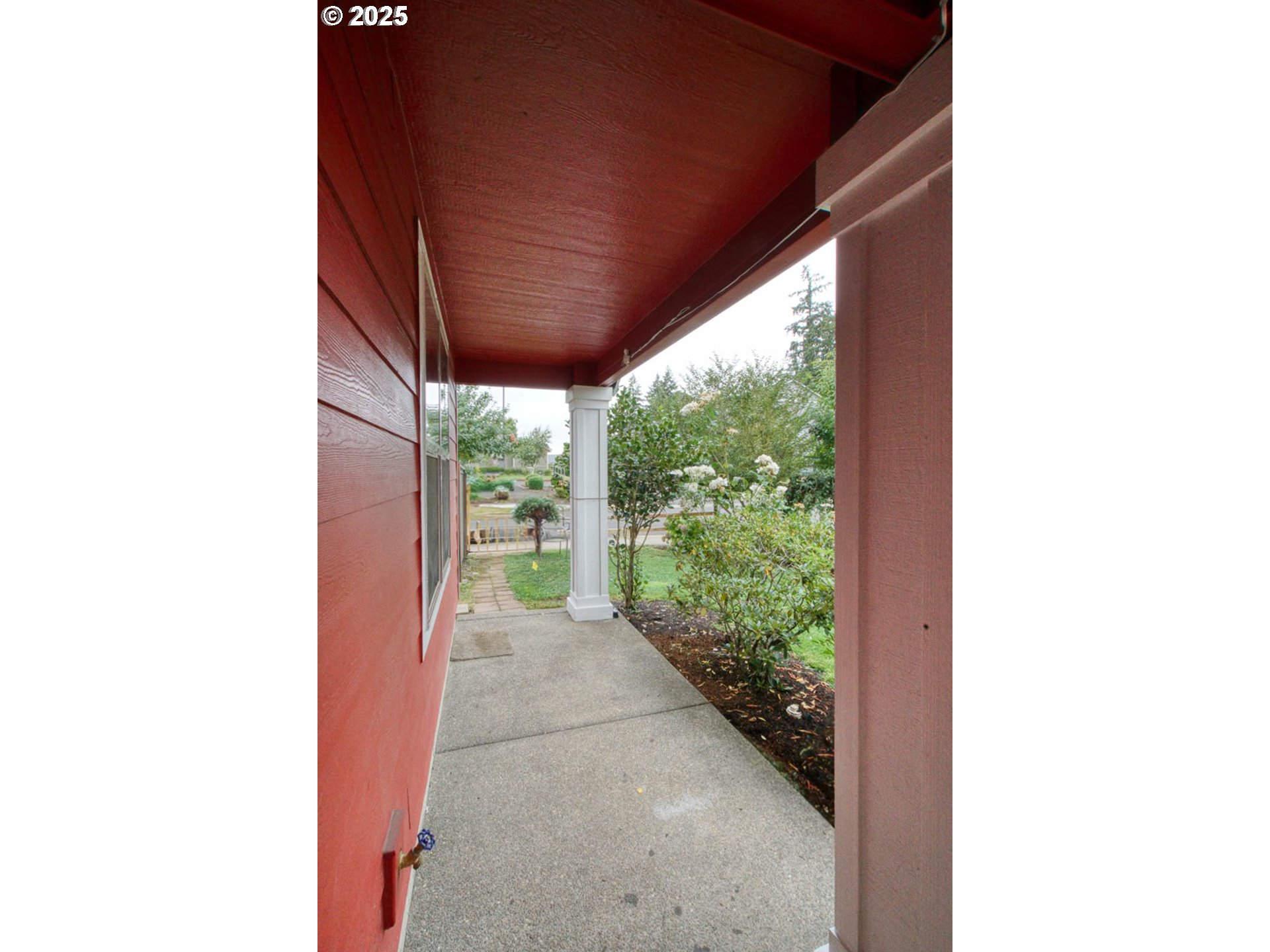 3228 Ne Daffodil Dr Property Photo 6