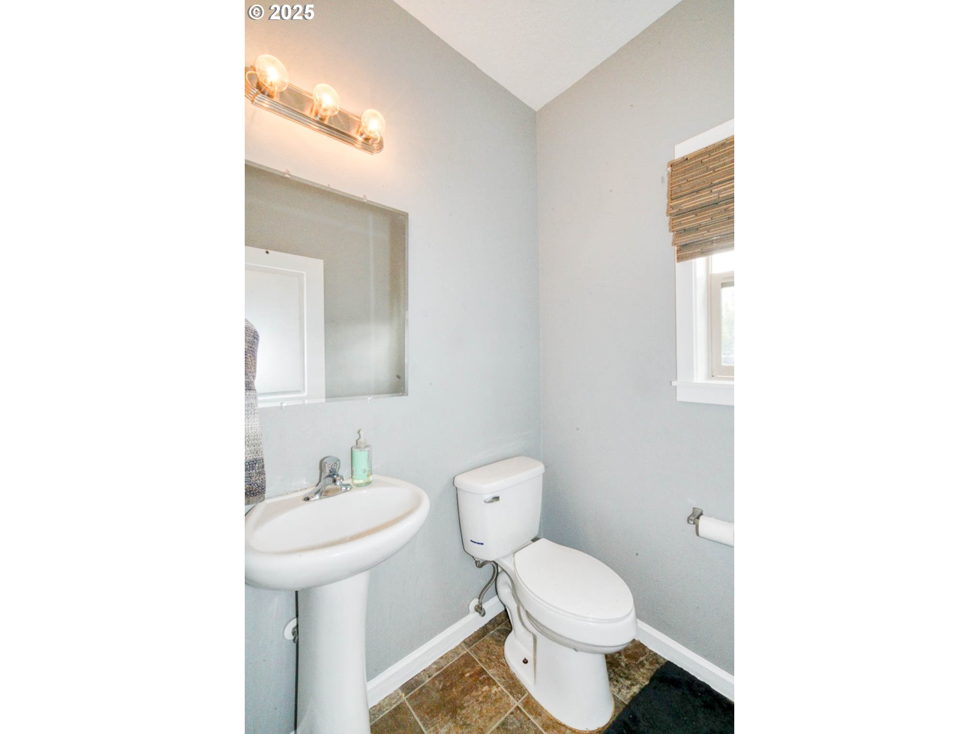 3228 Ne Daffodil Dr Property Photo 12
