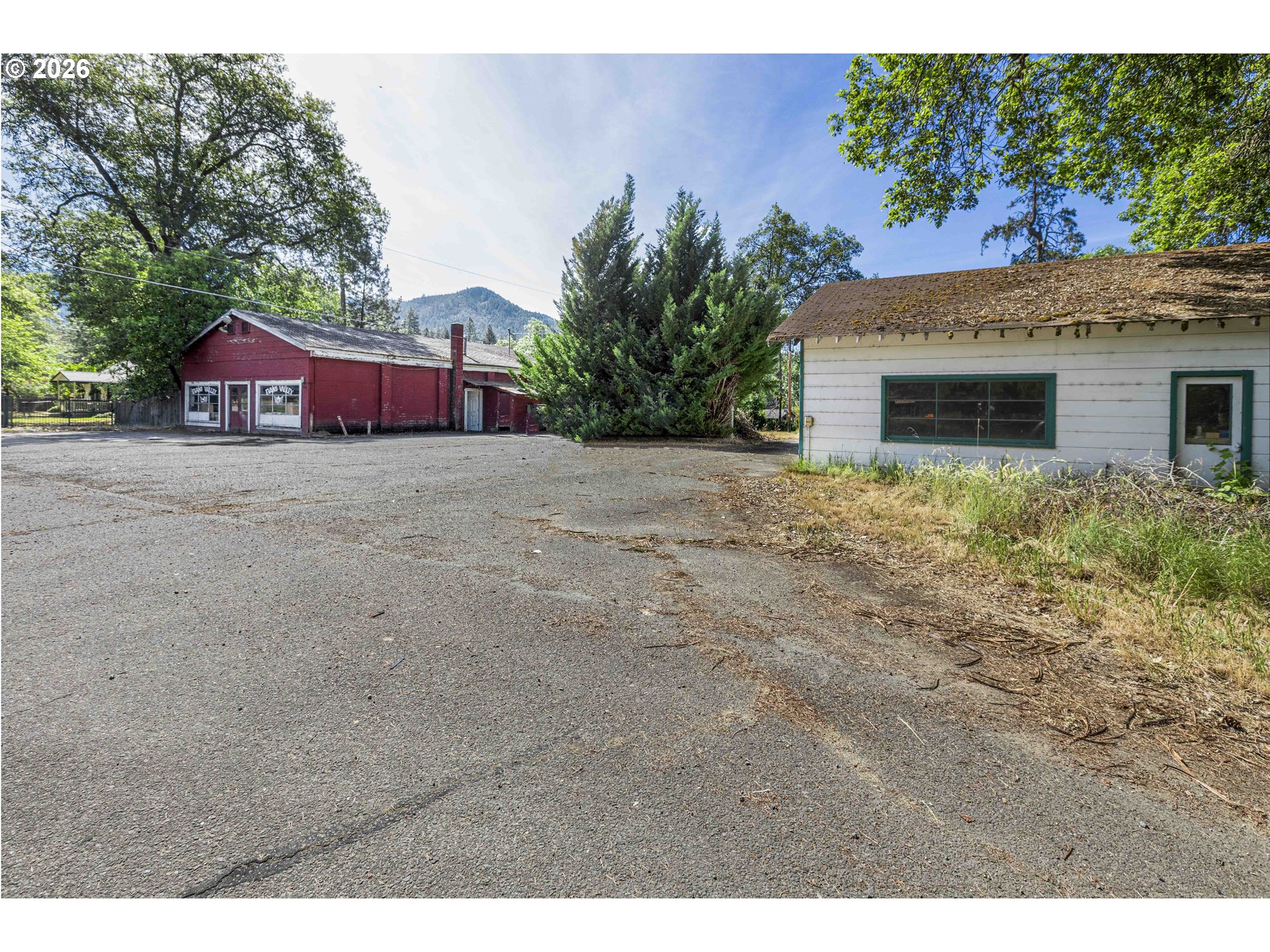 8622 E Evans Creek Rd Property Photo 3