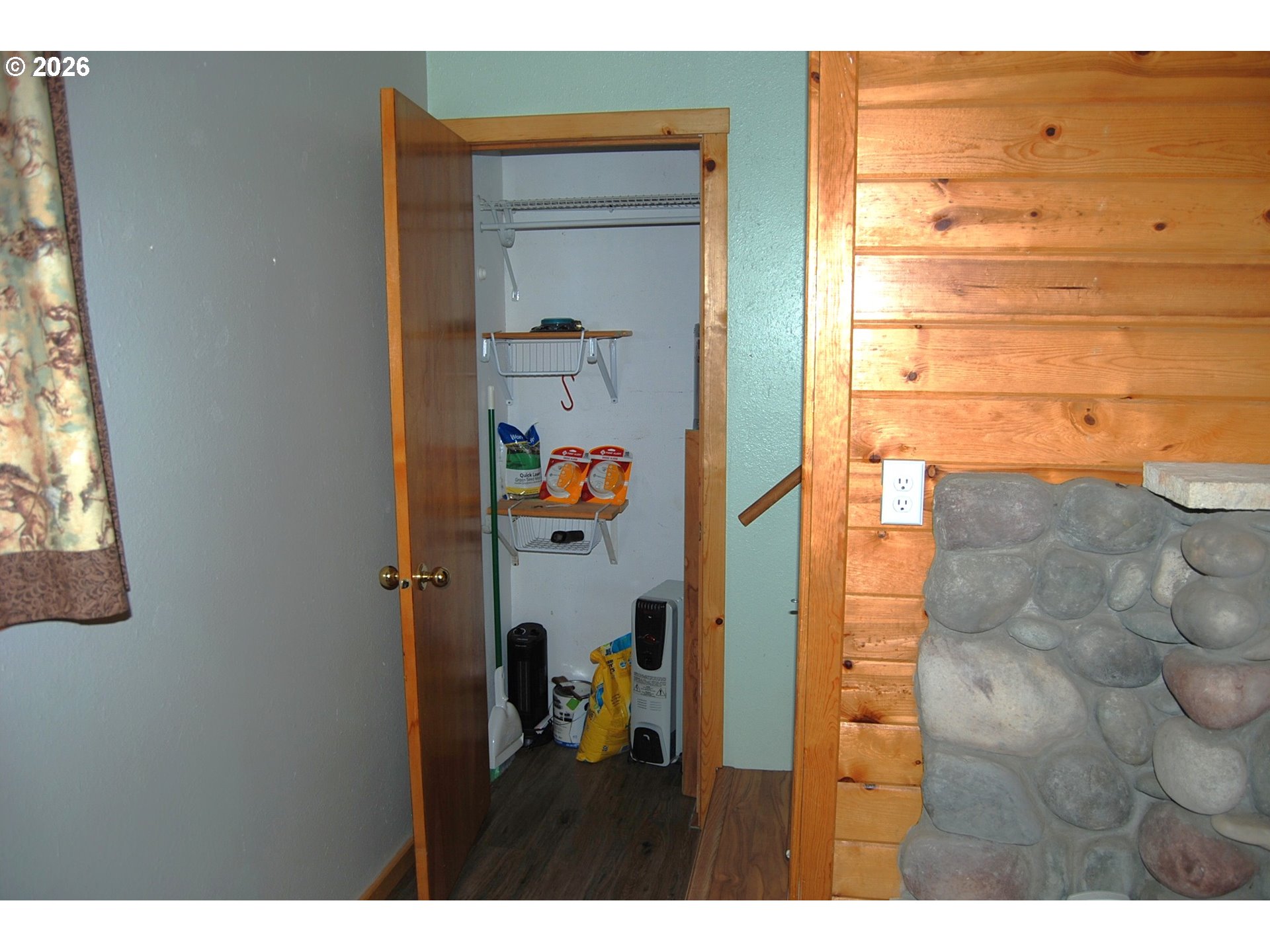 341 E Clifford St Property Photo 7