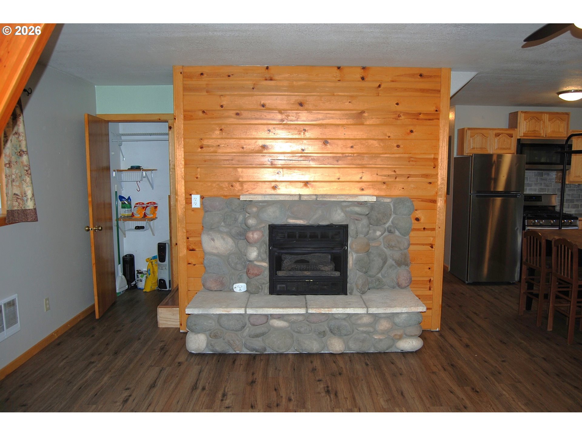 341 E Clifford St Property Photo 8