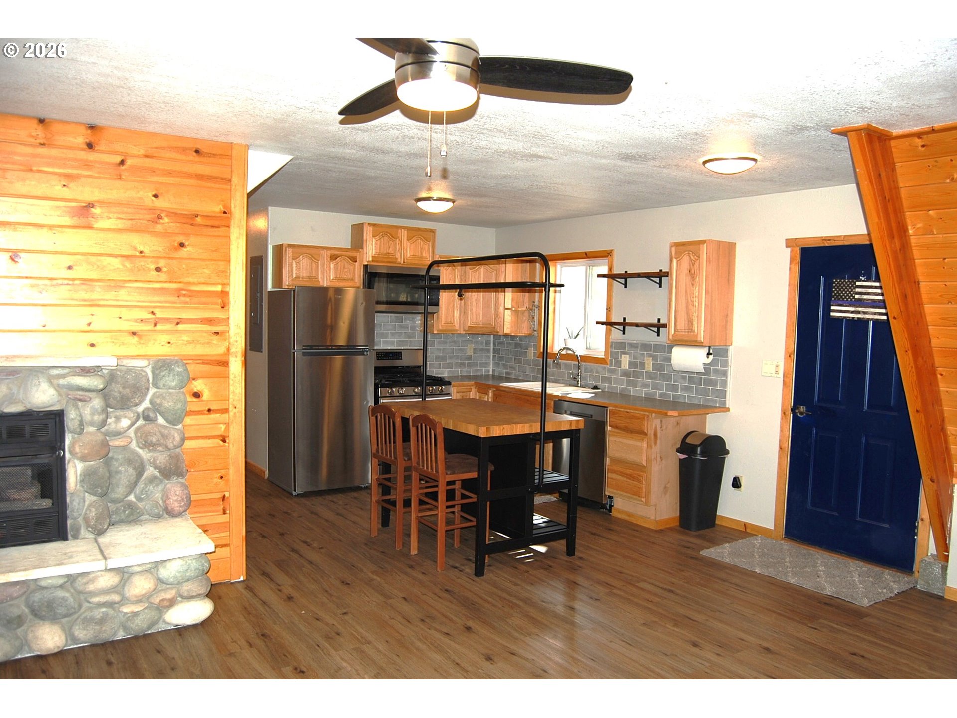 341 E Clifford St Property Photo 9