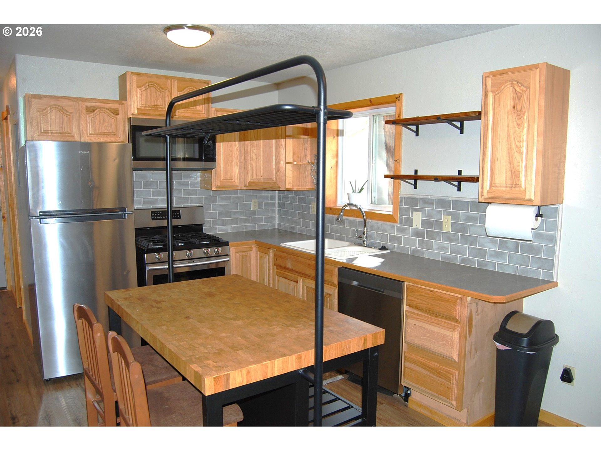341 E Clifford St Property Photo 10