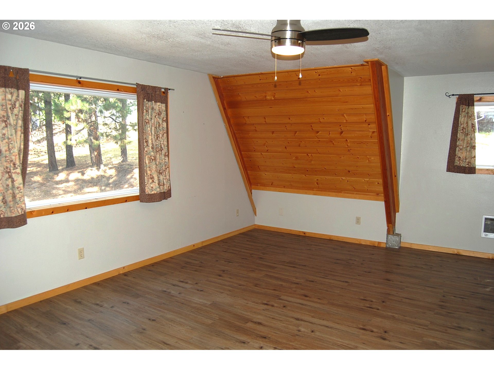 341 E Clifford St Property Photo 11