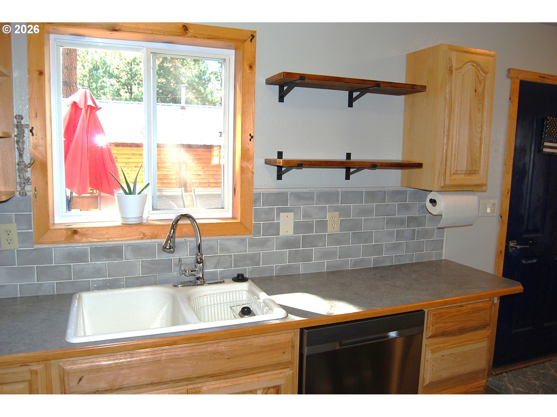 341 E Clifford St Property Photo 13