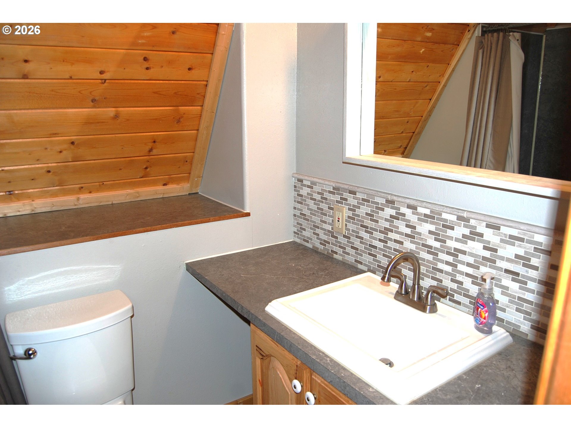 341 E Clifford St Property Photo 16