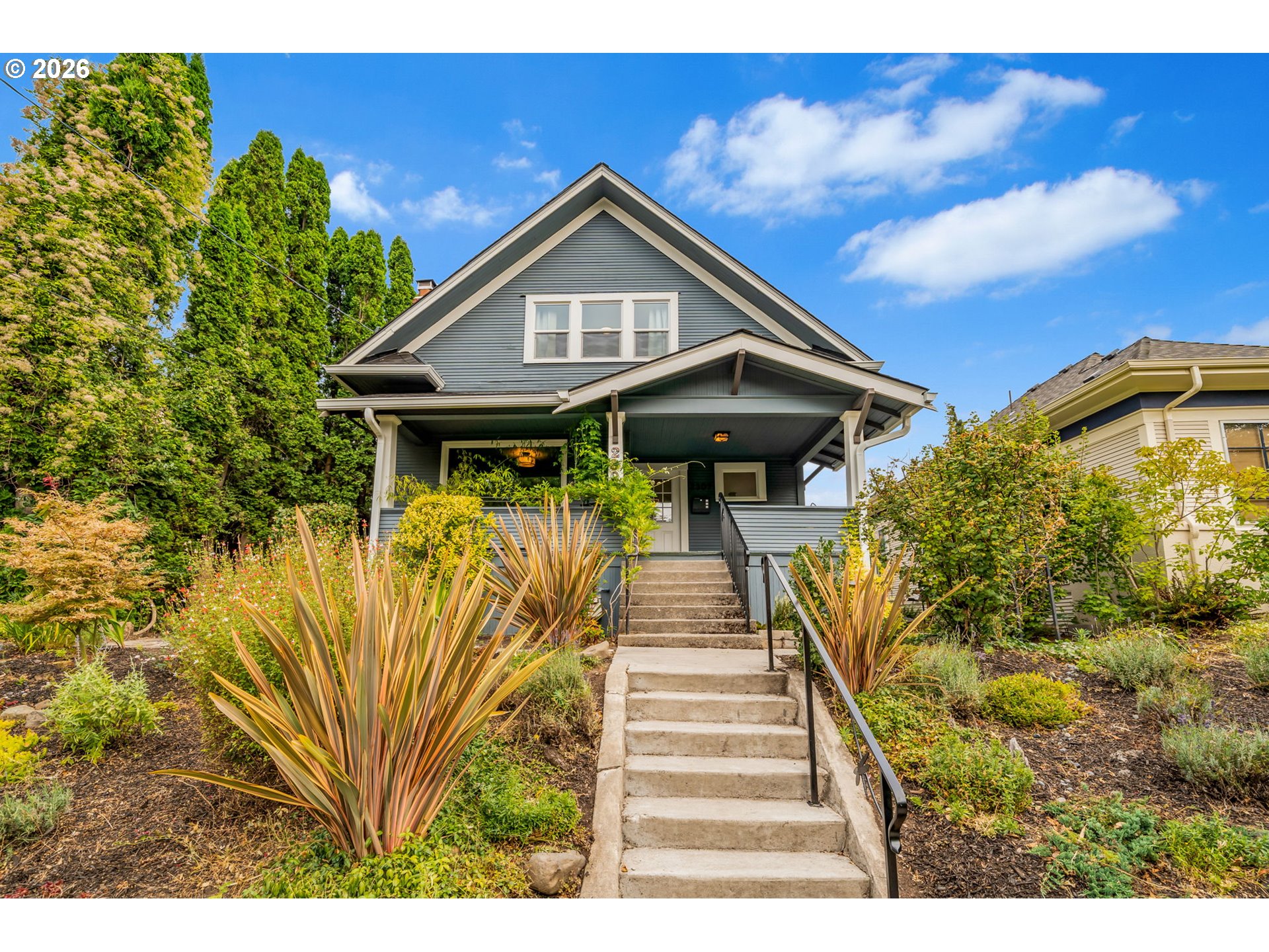 2307 Ne Everett St Property Photo 1
