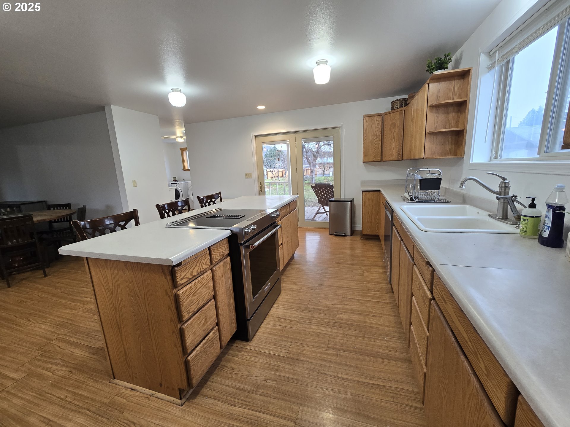 203 N Alder St Property Photo 7