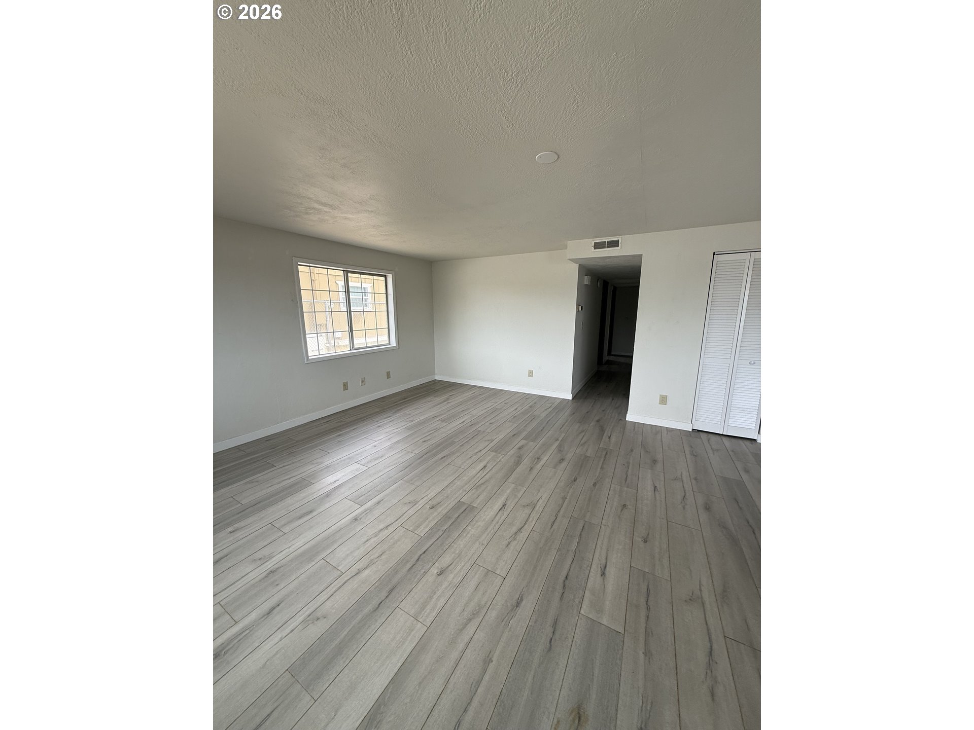 574 E Reeder Dr Property Photo 3