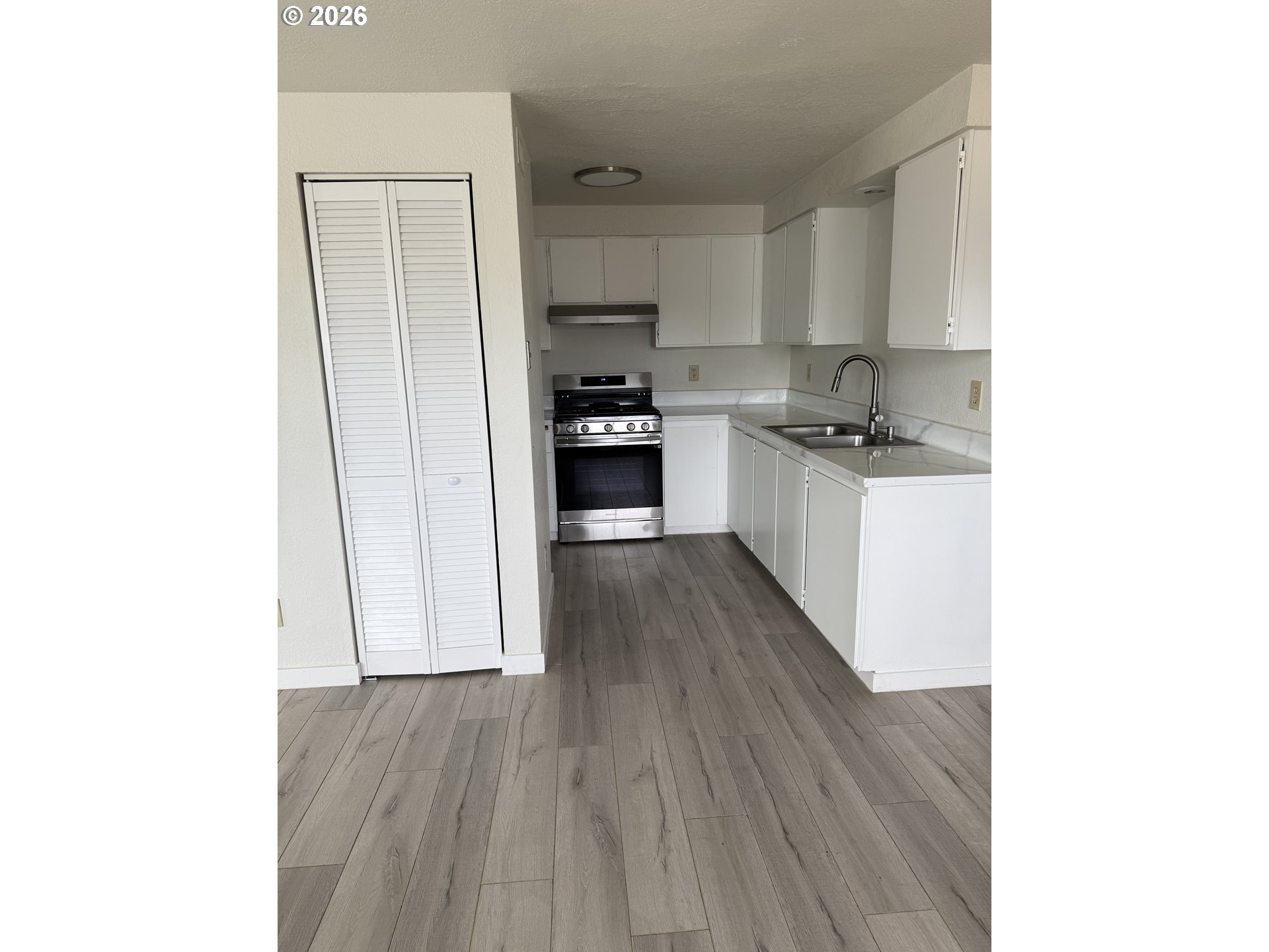 574 E Reeder Dr Property Photo 6
