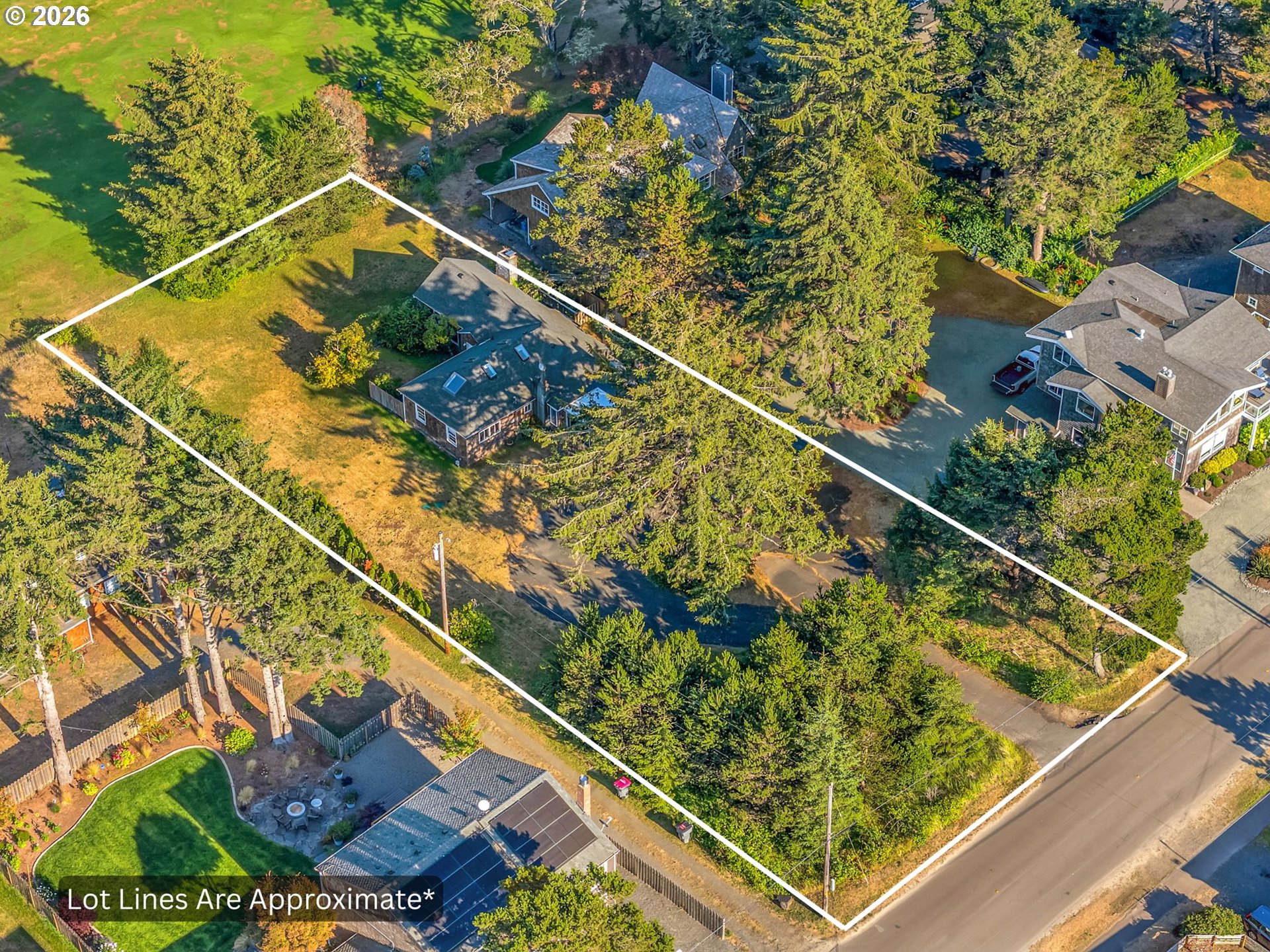 657 Marion Ave Property Photo 4