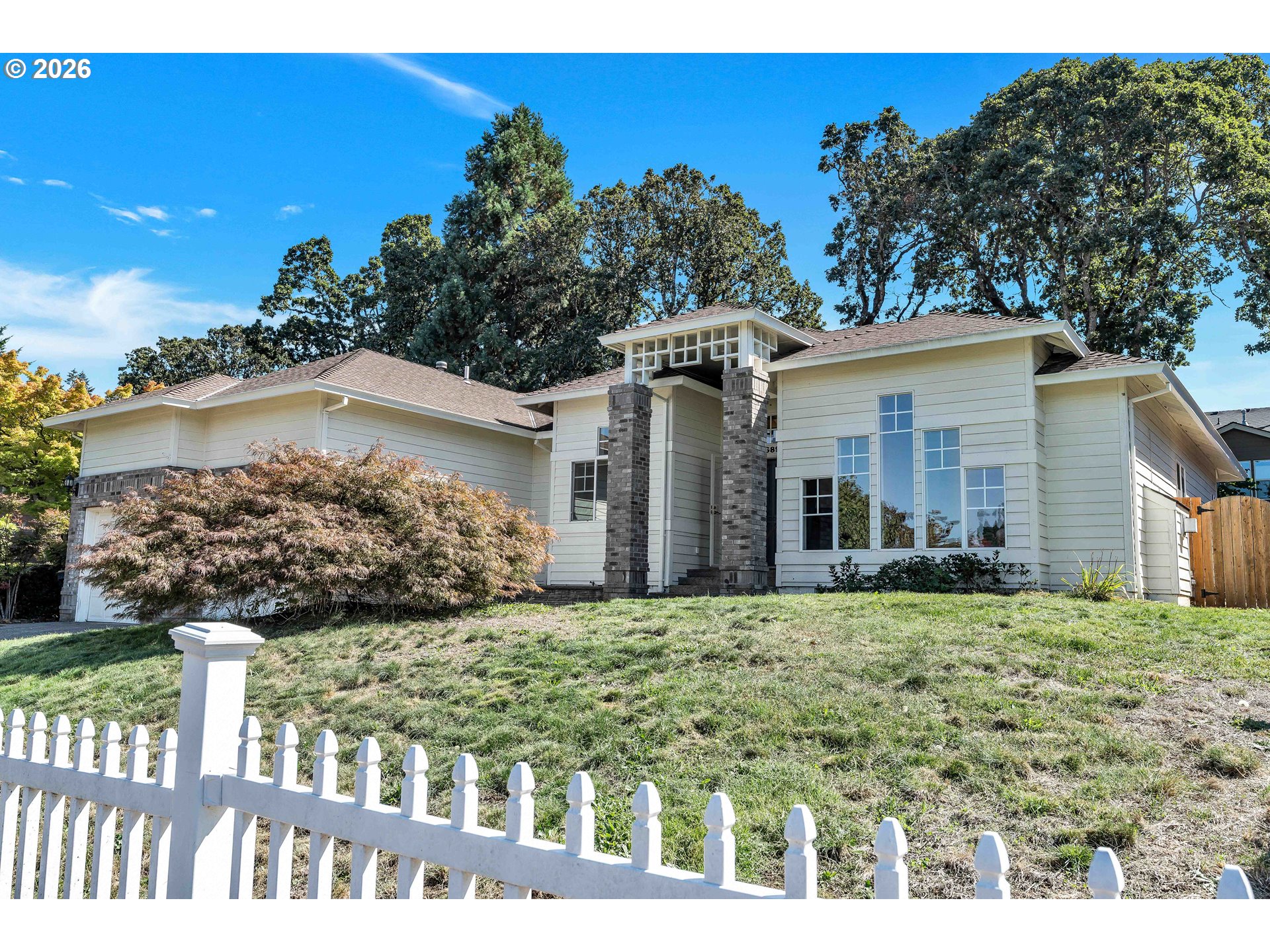 1689 Cinnamon Hill Dr Property Photo 1