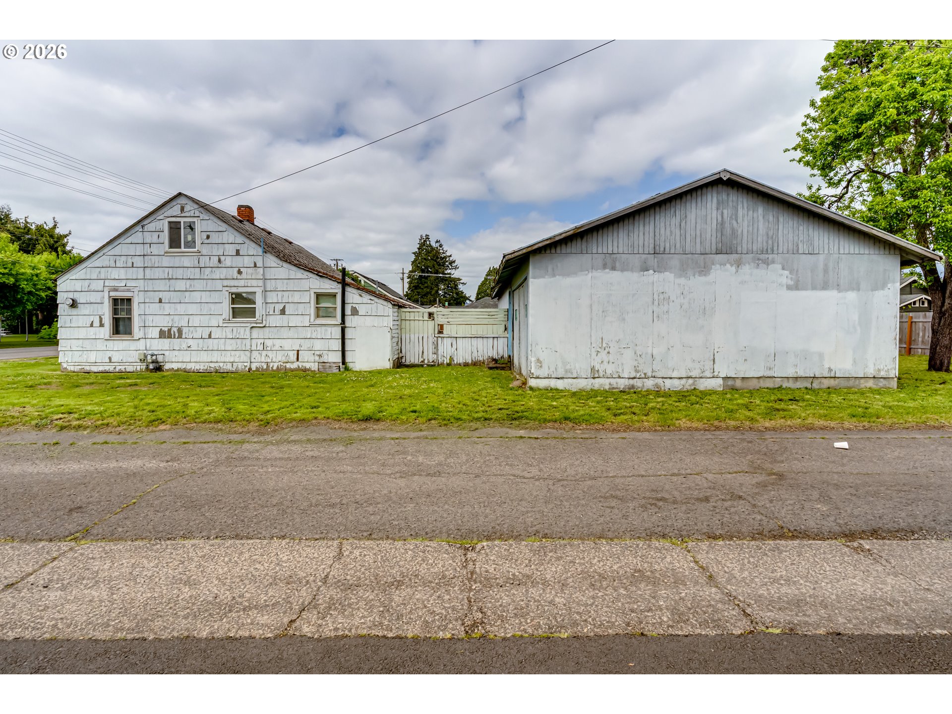 123 10th St Property Photo 3