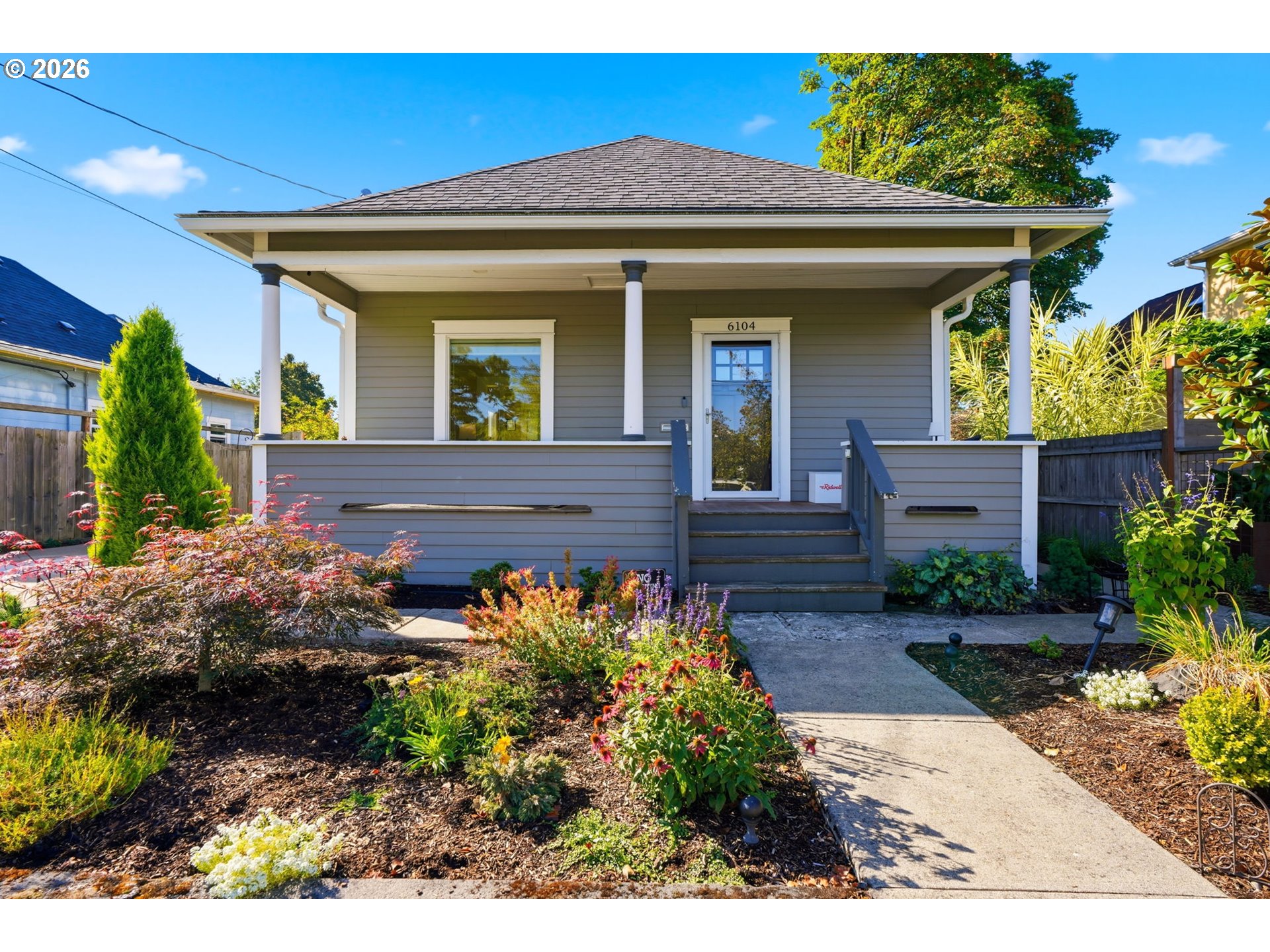 6104 Se Rhone St Property Photo 1