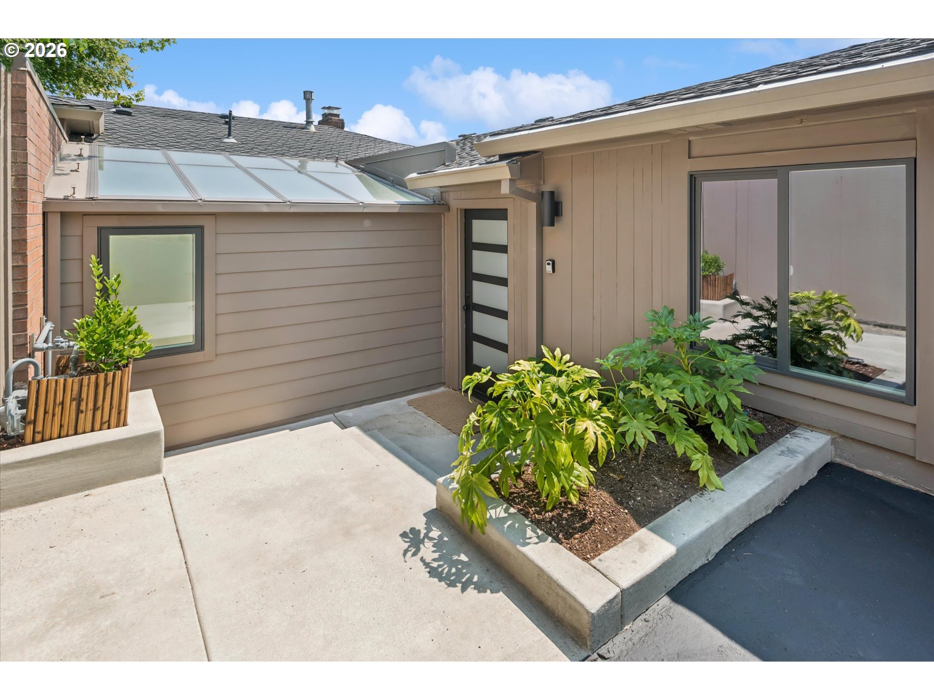60 Condolea Ter Property Photo 1