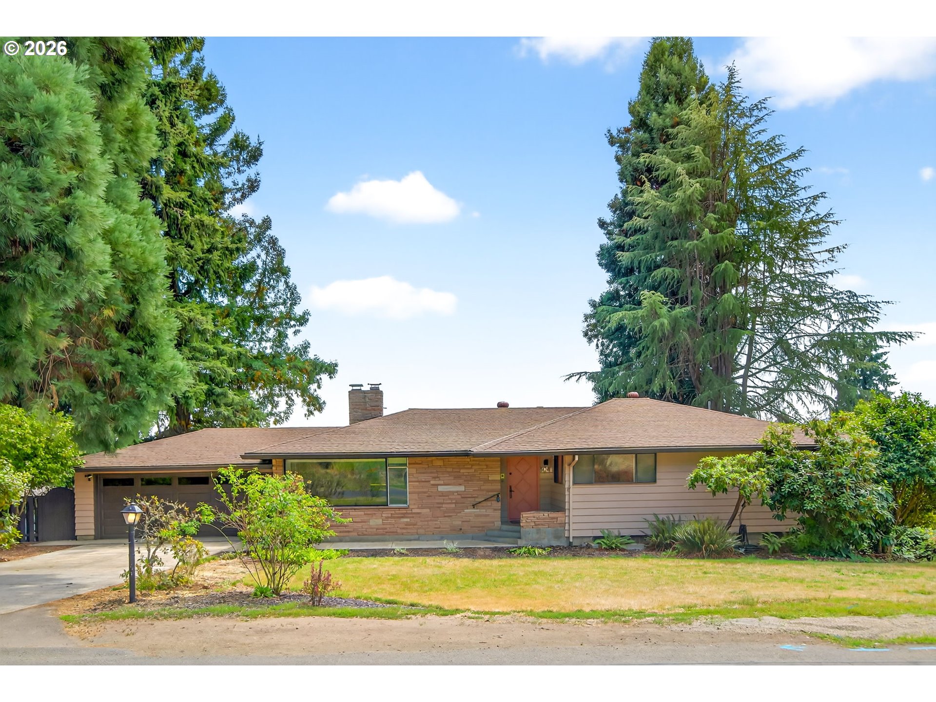 504 MEADOW VIEW RD Property Photo 1