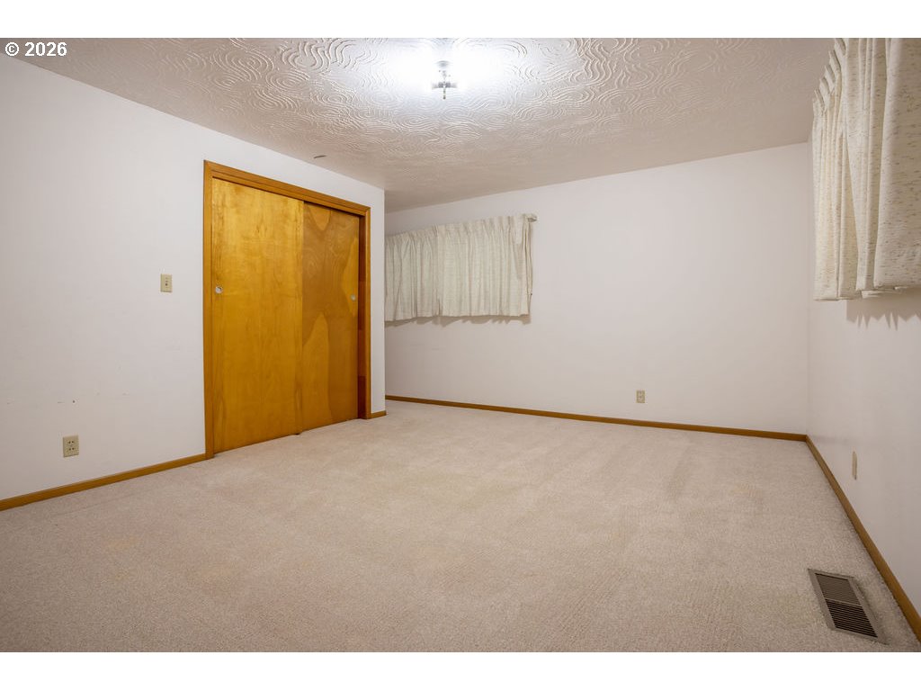 2209 42nd Ave Property Photo 16