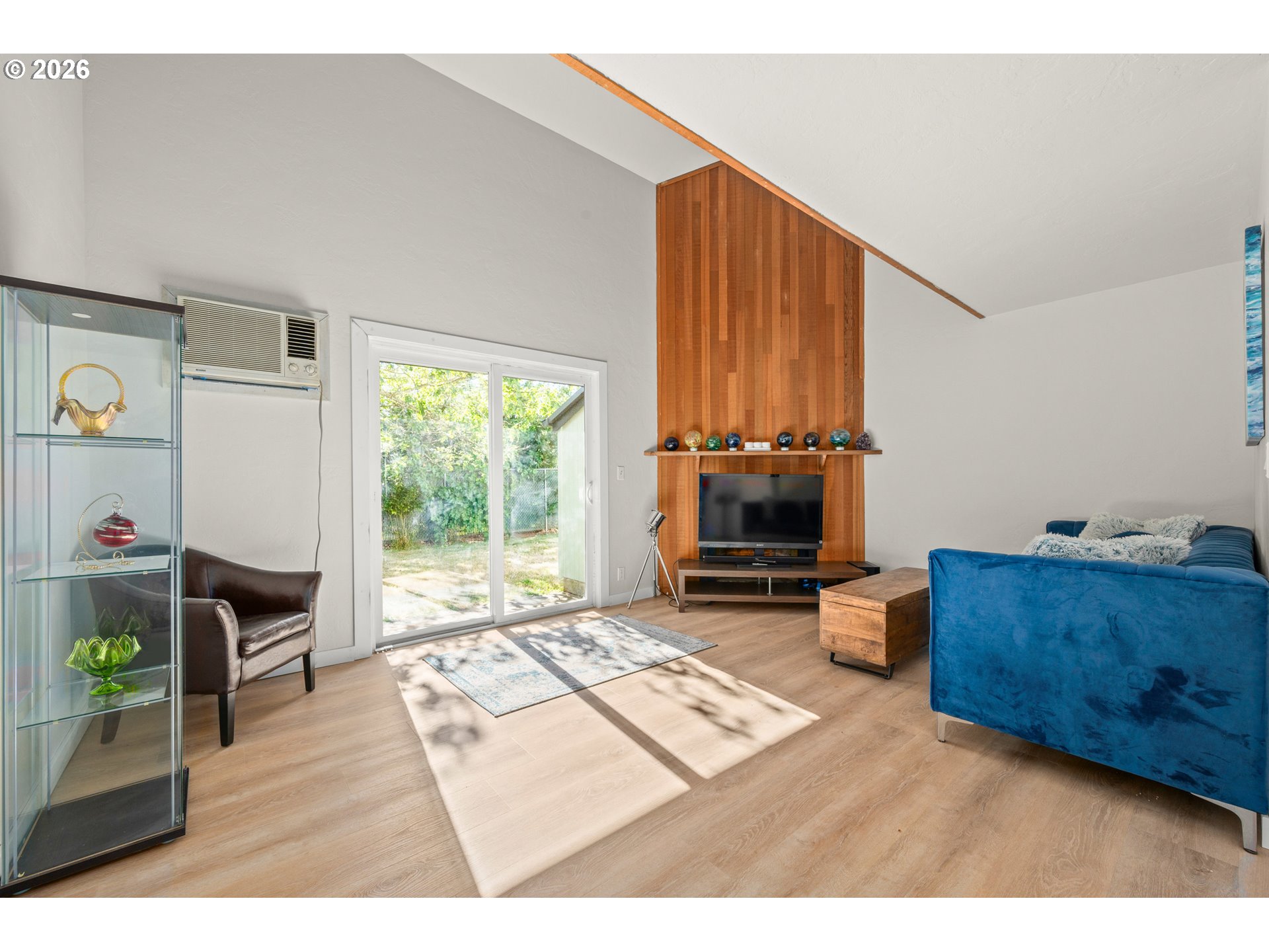 1551 Fetters Loop Property Photo 8