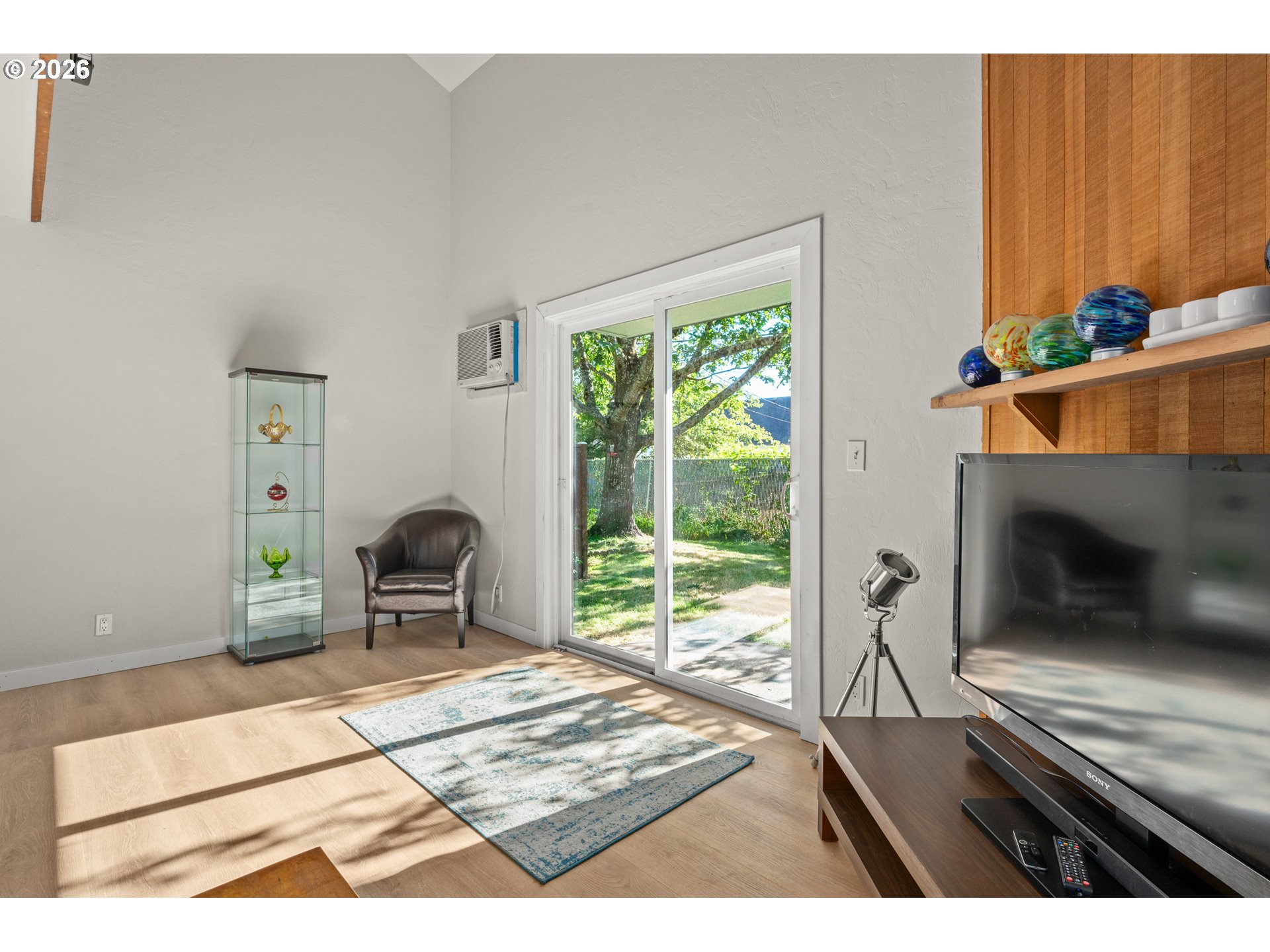 1551 Fetters Loop Property Photo 11