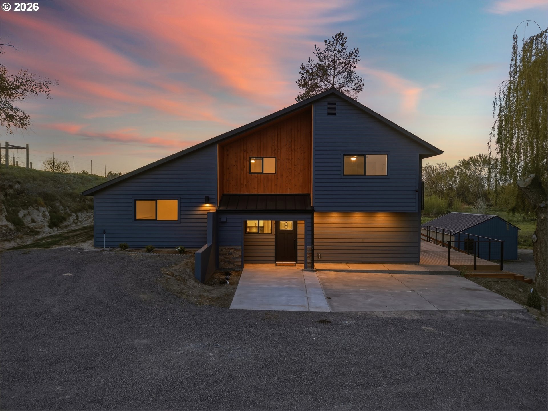 54027 Summers Ln Property Photo 3