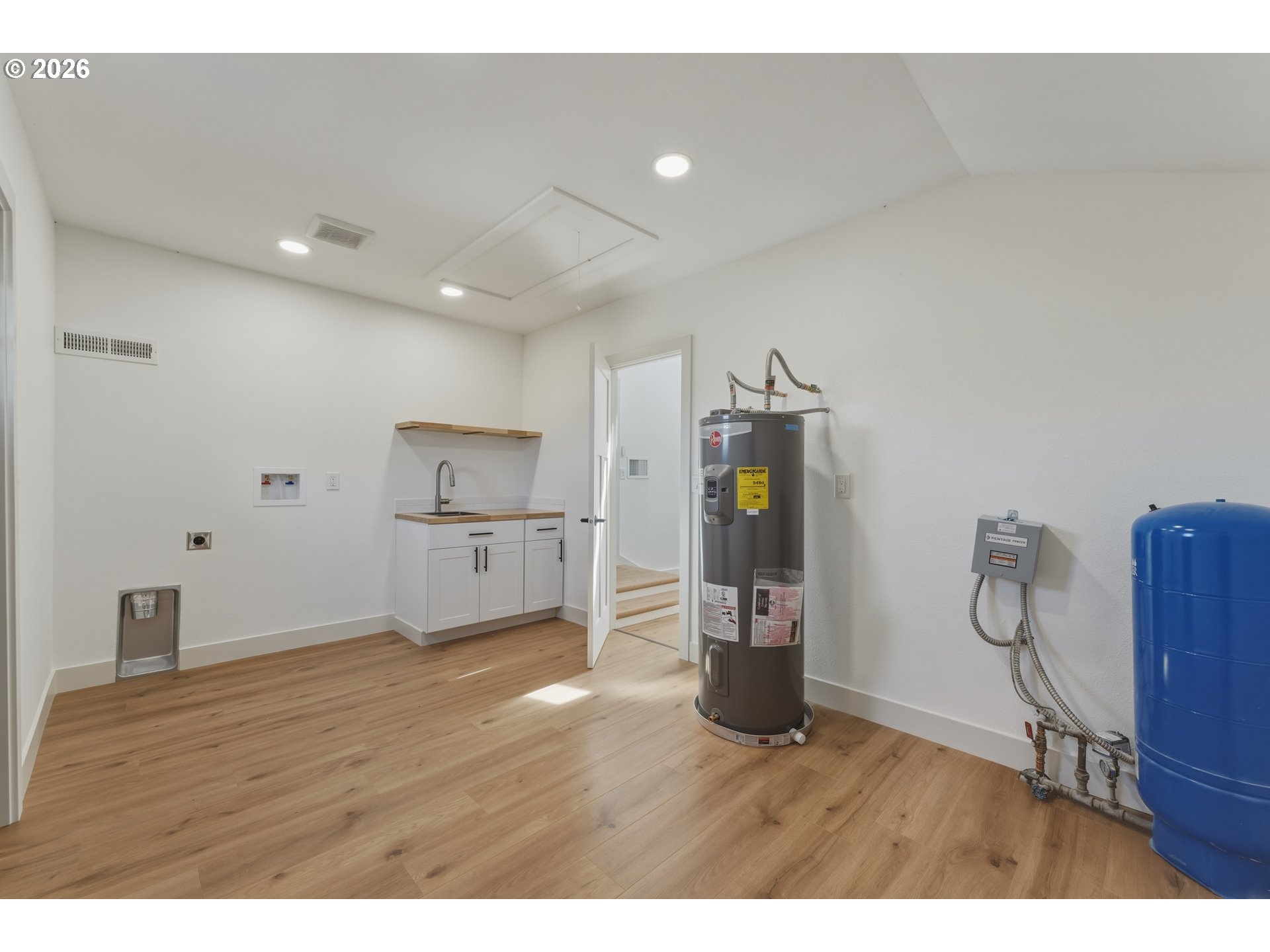 54027 Summers Ln Property Photo 16