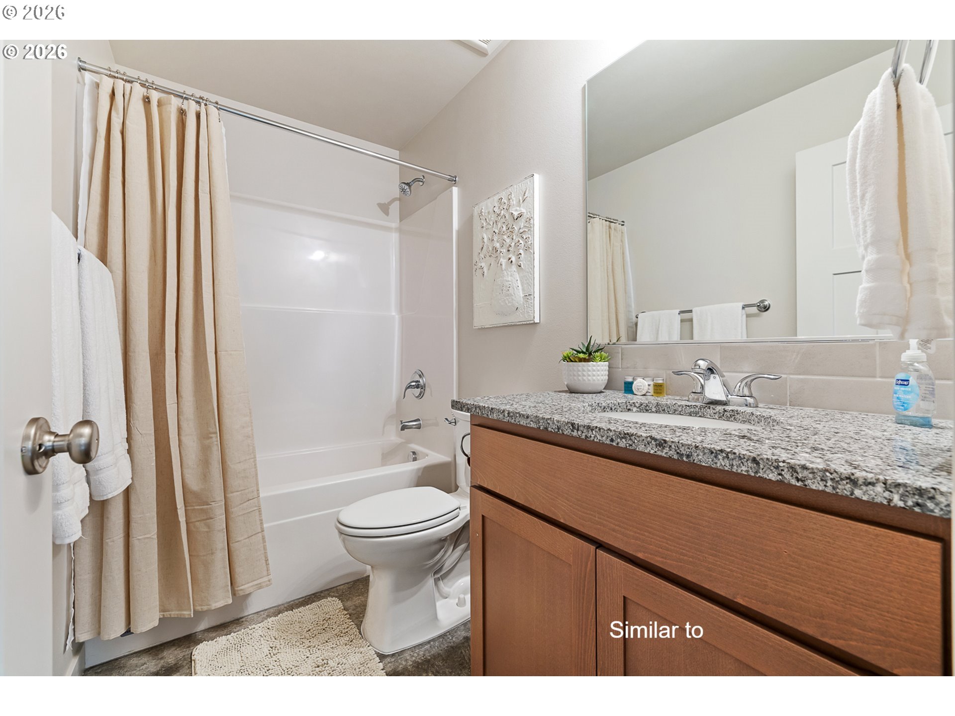880 Tinley St Property Photo 7