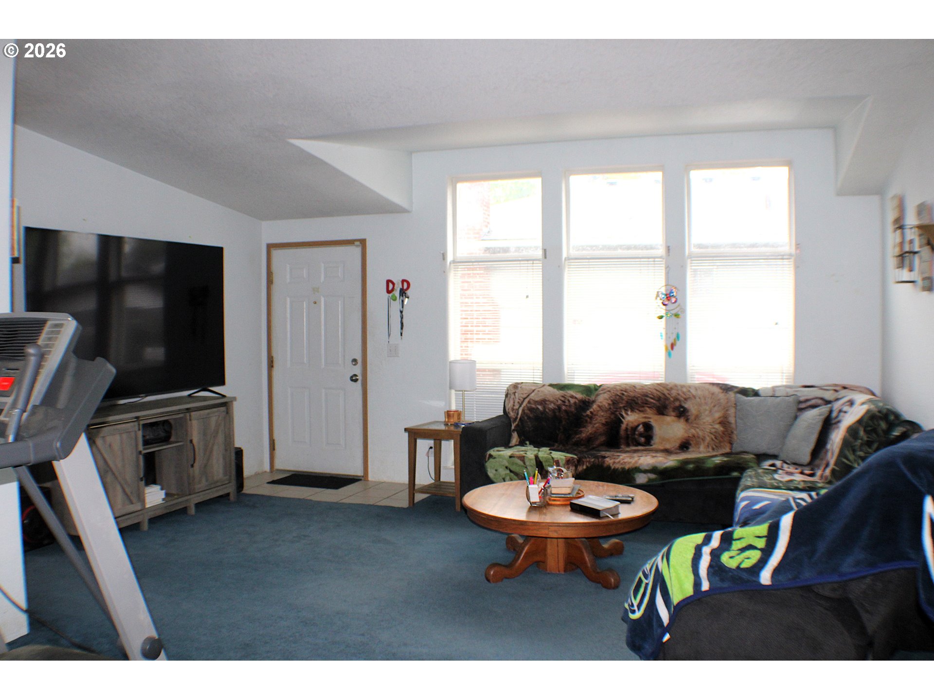 1477 Nw Eden St Property Photo 2