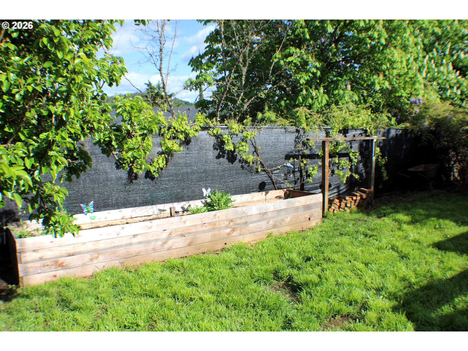 1477 Nw Eden St Property Photo 24