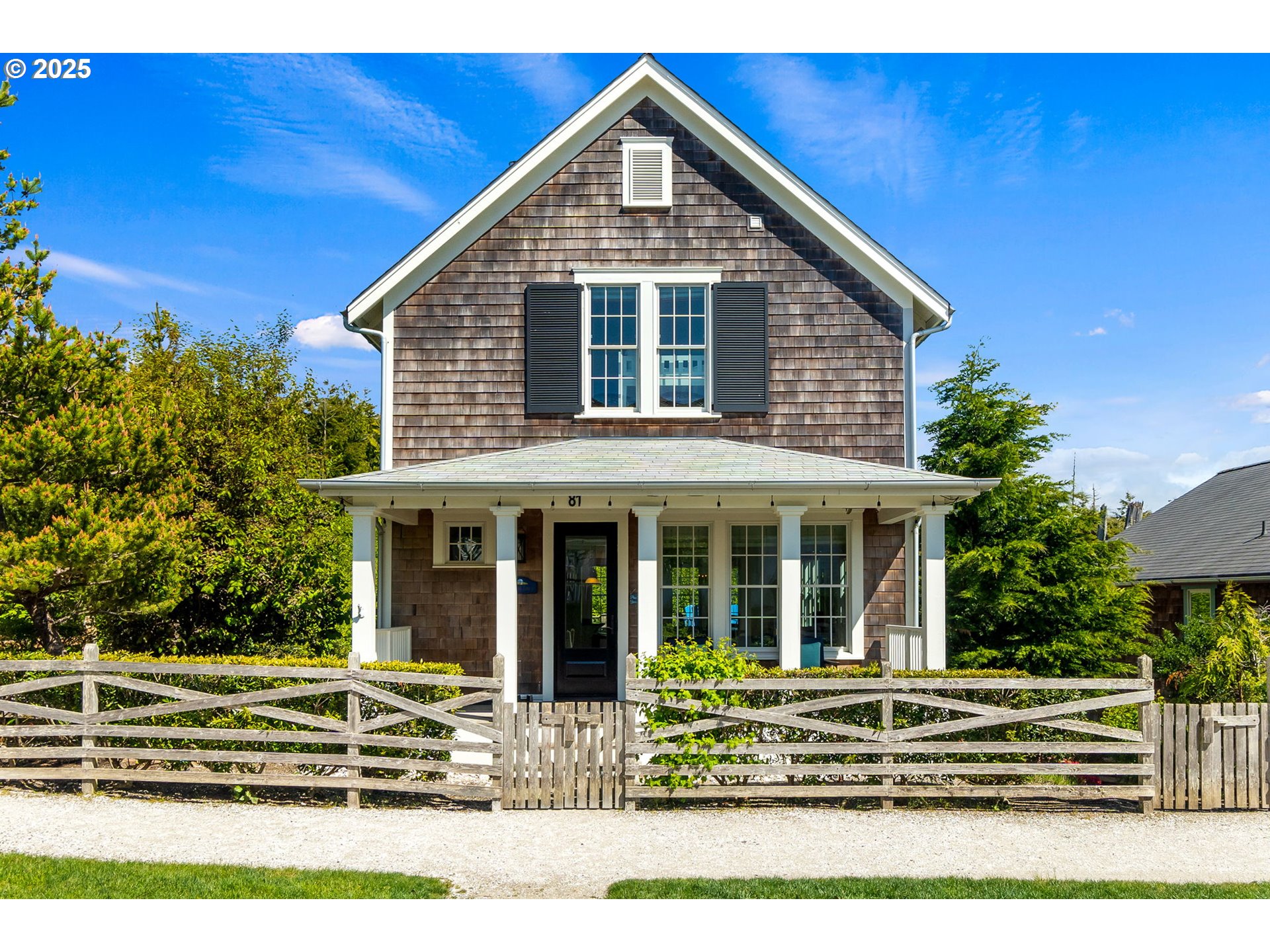81 Compass ST