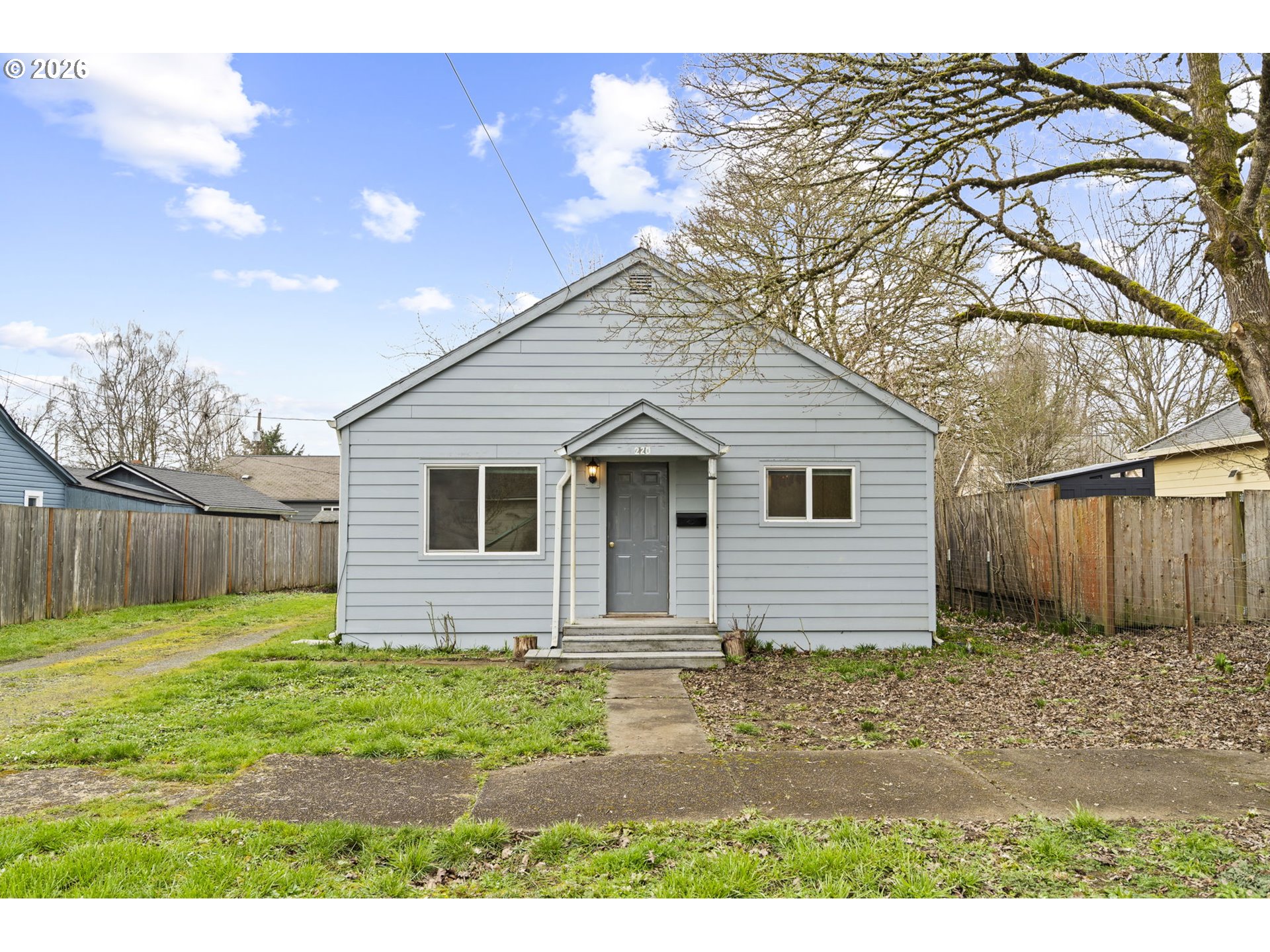 220 Nw Lincoln St Property Photo 1