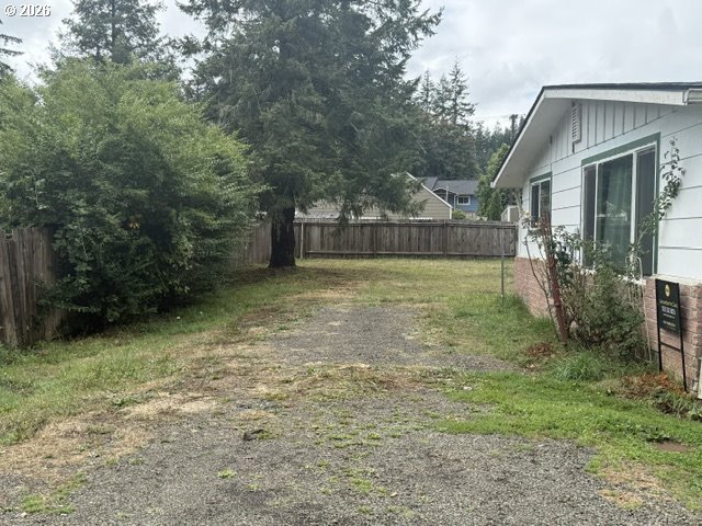 11766 Walnut Ave Property Photo 13