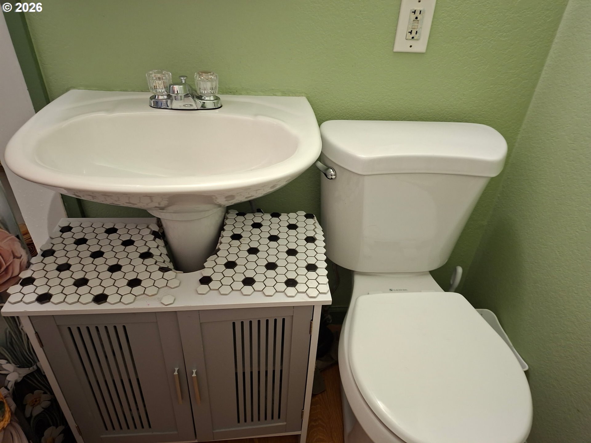 11766 Walnut Ave Property Photo 17
