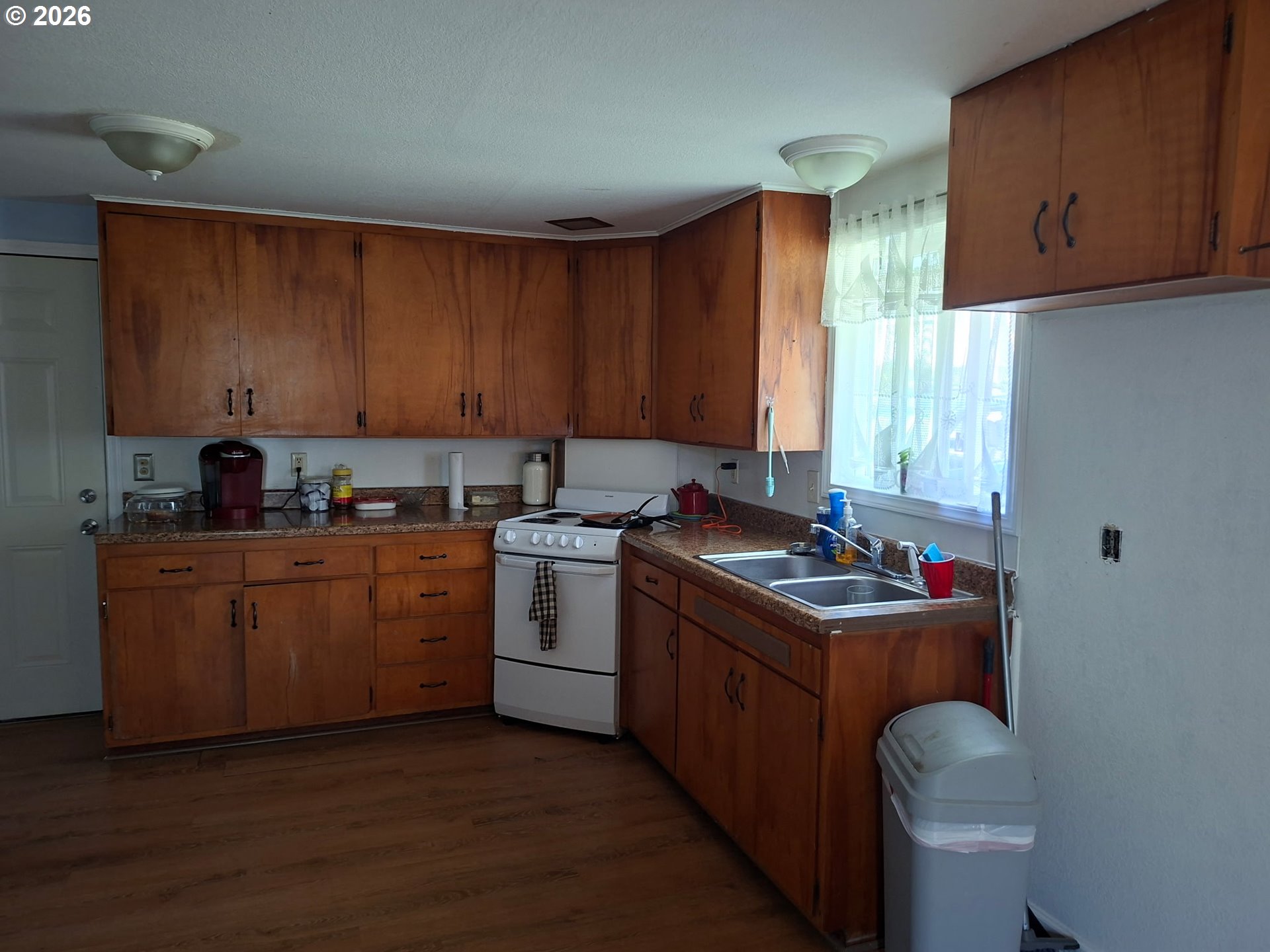 11766 Walnut Ave Property Photo 19