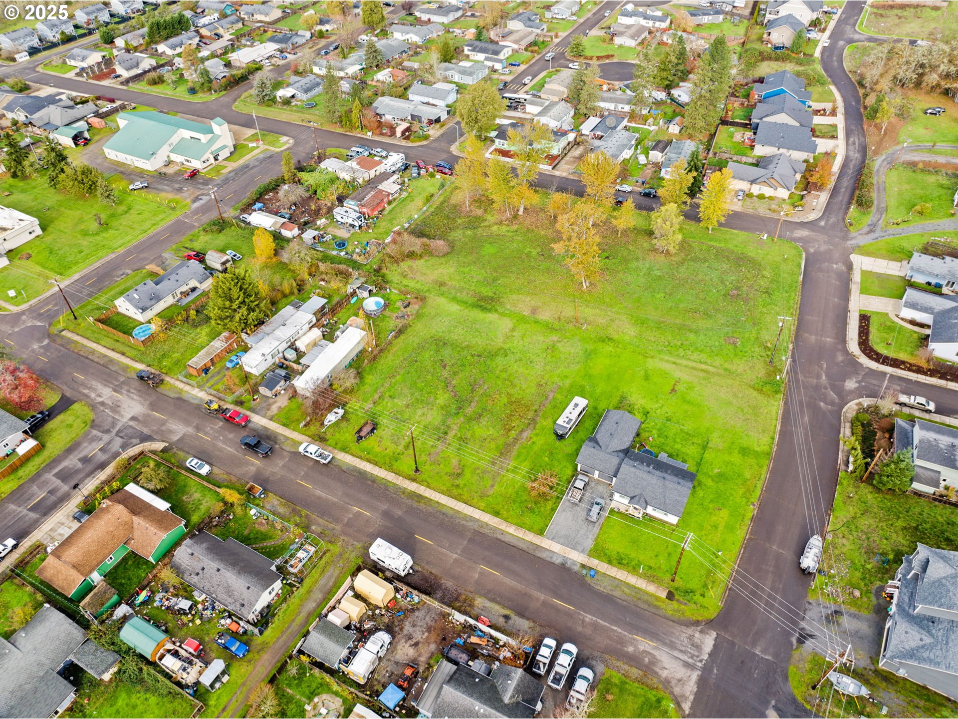 287 E 3rd St Property Photo 13