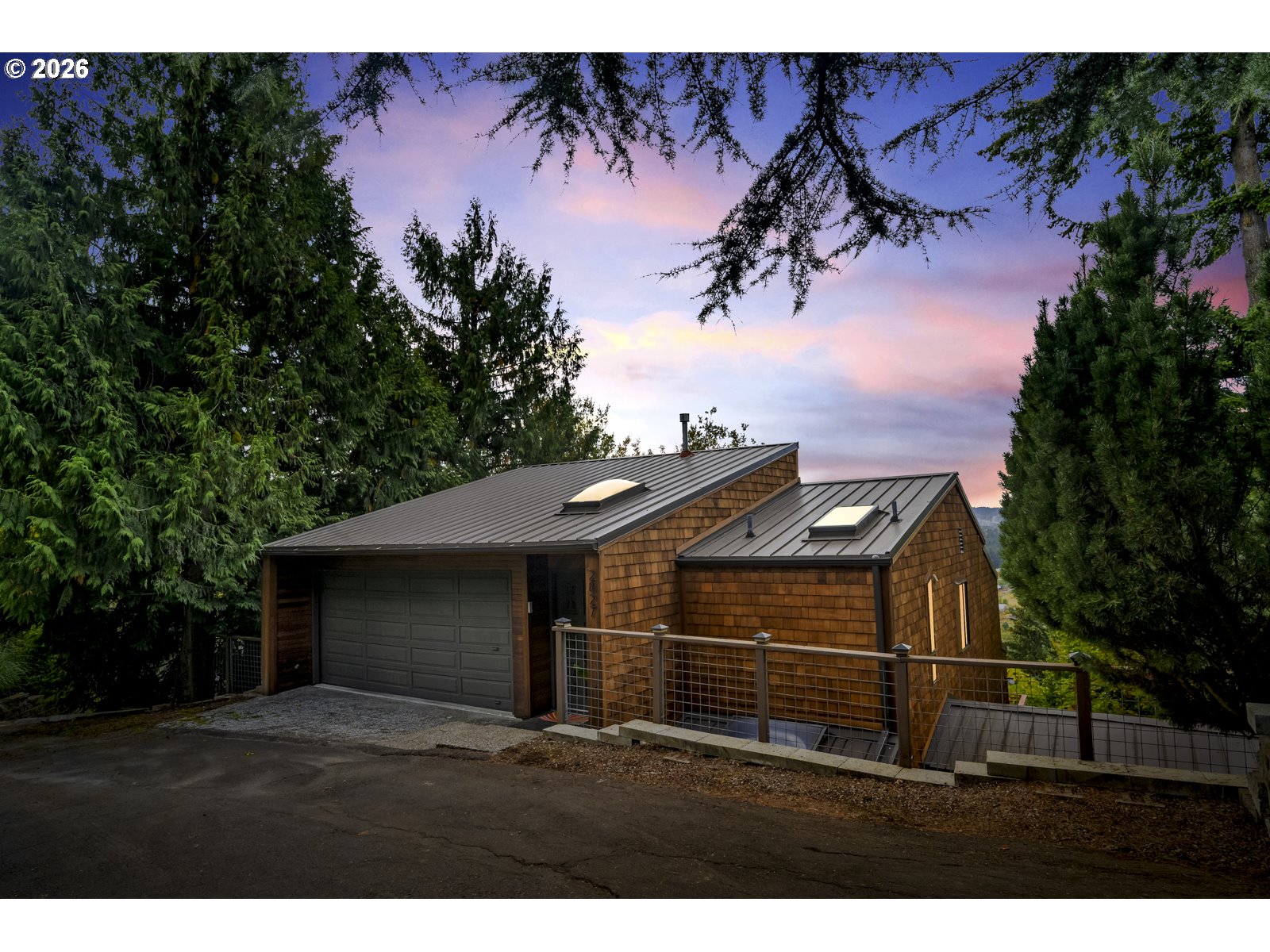 2827 Ne Rocky Butte Rd Property Photo 1