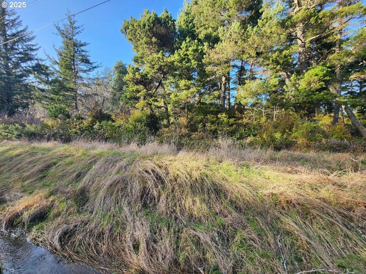 Airport Rd 800/900 Property Photo 3